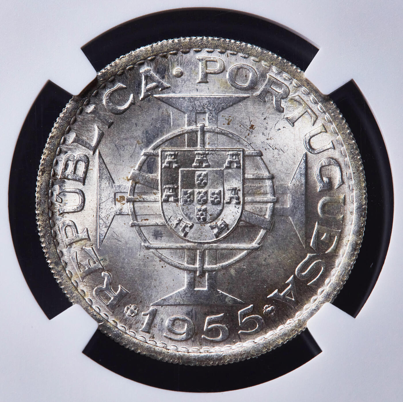 【俄甄集藏】2026年(046)01-07 星期三 晚 19:30 全场包邮 葡属安哥拉1955年20埃斯库多银币，NGC MS65，转光品相