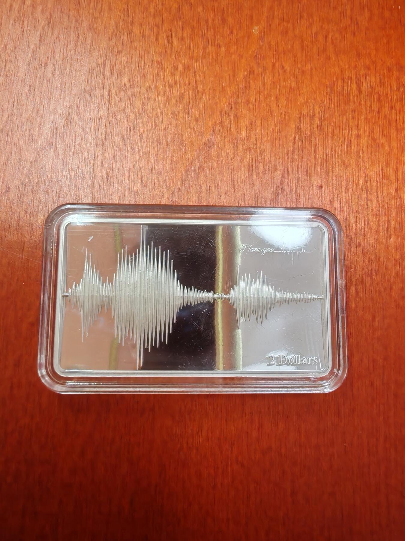 长老汇蛇年精选第九十一场拍卖 2018萨摩亚英语“I love you”（我爱你）的声波图2元矩形精制银币，21.4克999银，盒证全，钻石型盒子，5000枚，市场价700+