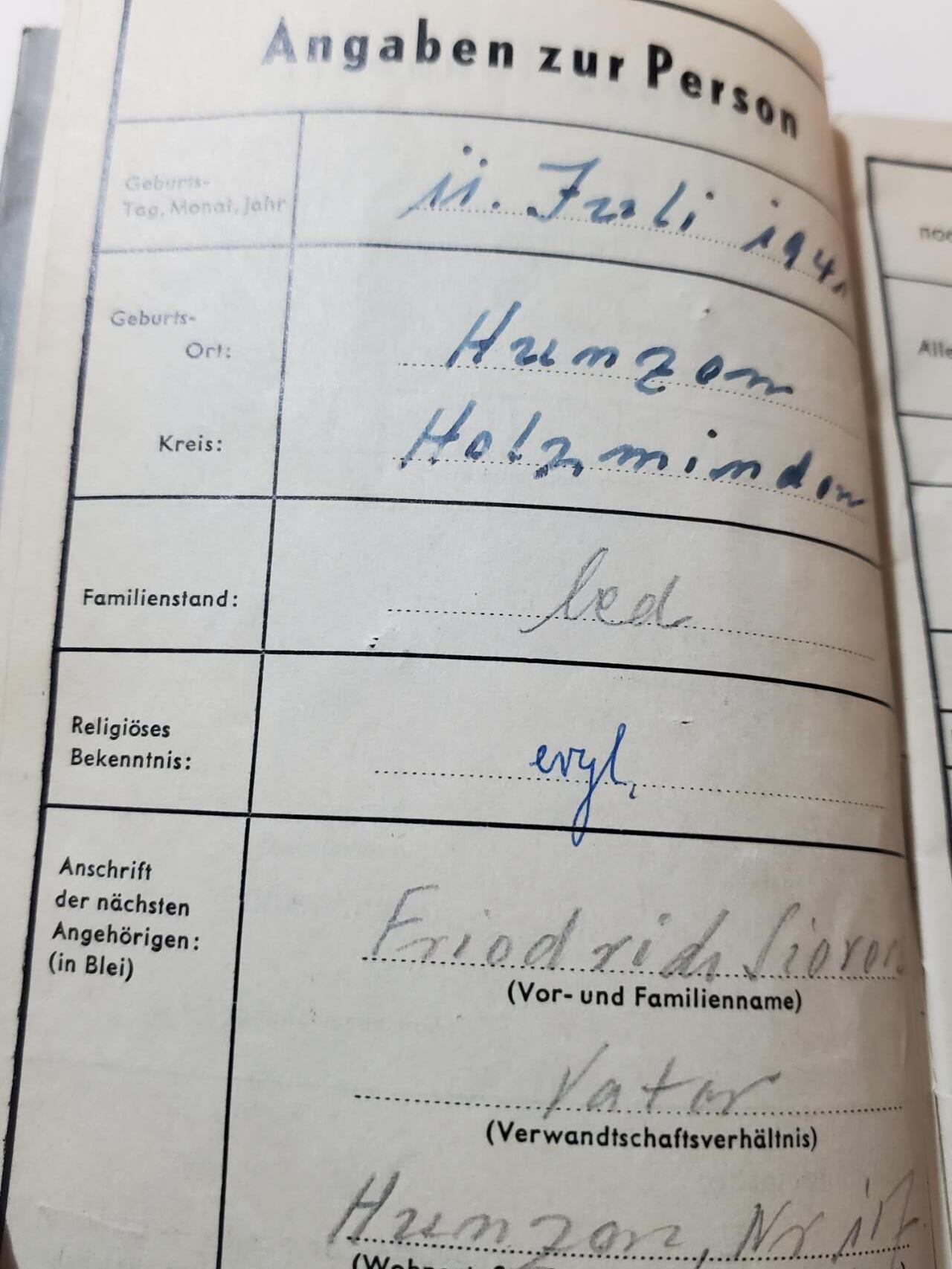 韵星假日拍卖第三十五期 -- Rimey Holidays Auction 34 联邦德国（西德）士兵证套证 Sievers Friedhelm 带有士兵证 记录了其服役状态和刻字实发狗牌 和服役纪念别针