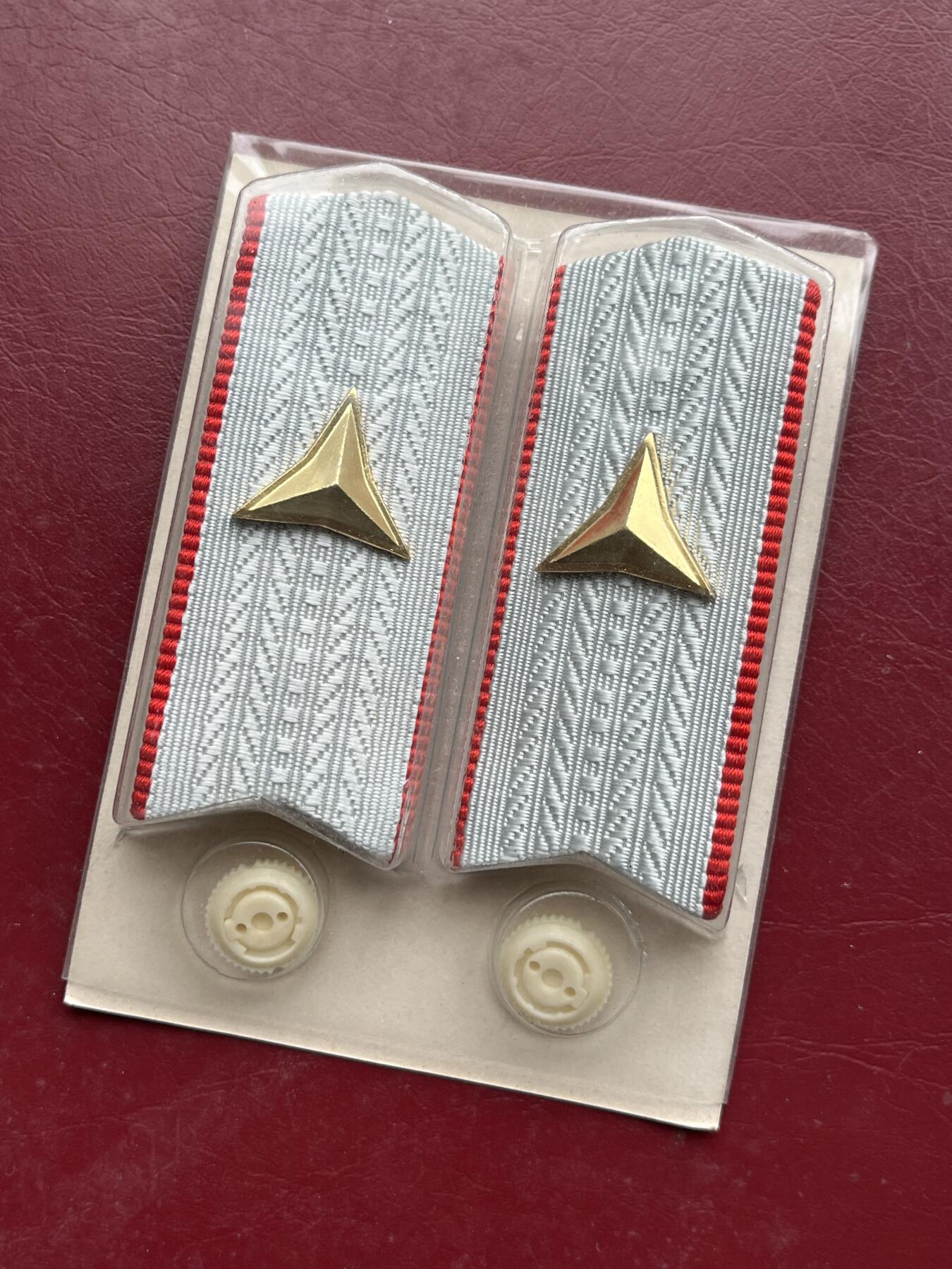 八九十年代朝鲜刺绣丝织章专场拍卖 朝鲜社会主义国家苏式原始状态丝织章12