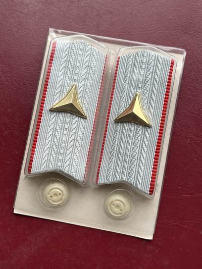 八九十年代朝鲜刺绣丝织章专场拍卖 - 朝鲜社会主义国家苏式原始状态丝织章12