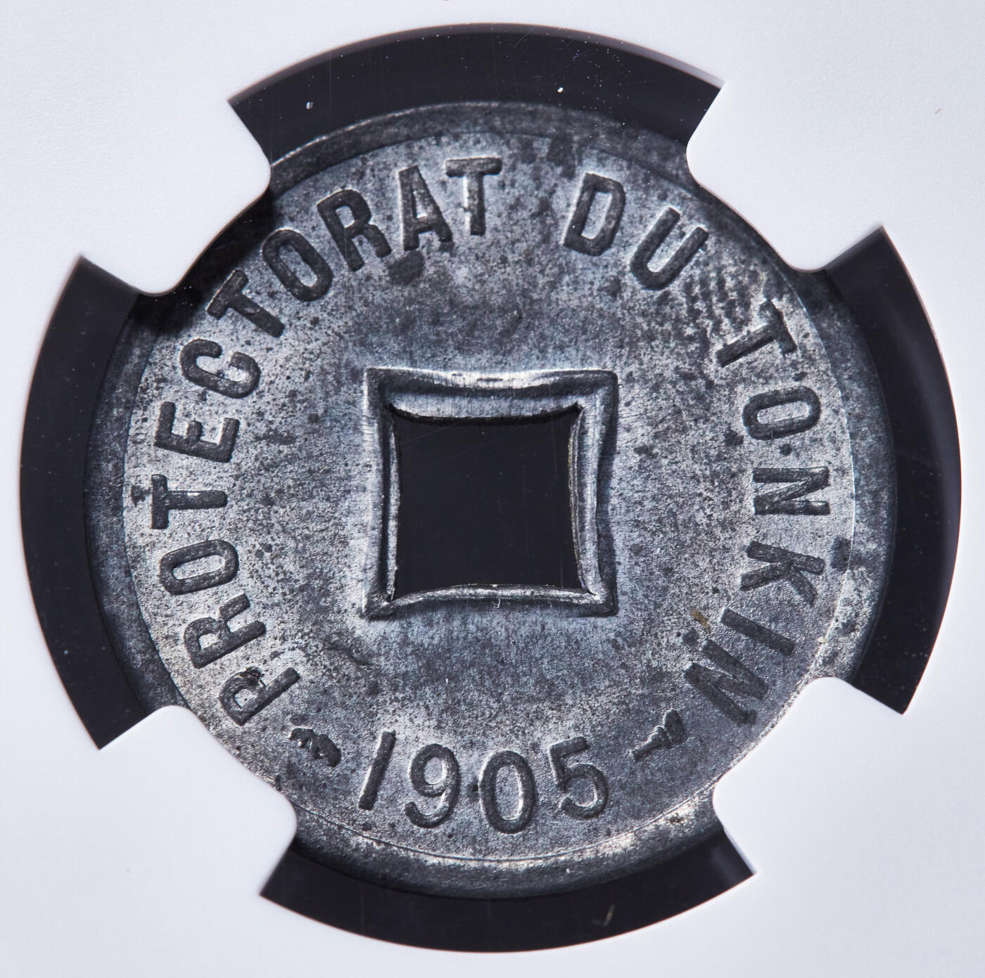 【俄甄集藏】2026年(046)01-07 星期三 晚 19:30 全场包邮 法属印度支那东京湾1905年1/600皮阿斯特锌币，NGC MS63，原光品相