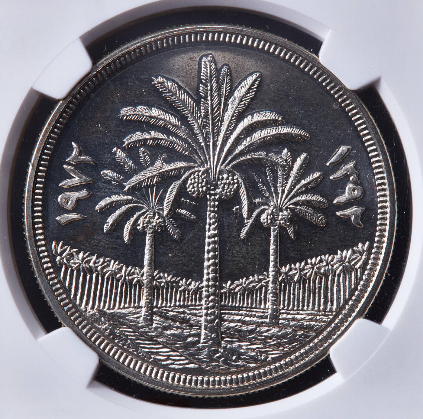 【俄甄集藏】2026年(046)01-07 星期三 晚 19:30 全场包邮 伊拉克1972年中央银行25周年1第纳尔精制大银币，NGC PF66，名誉品种，重31克，50%银，精制稀有