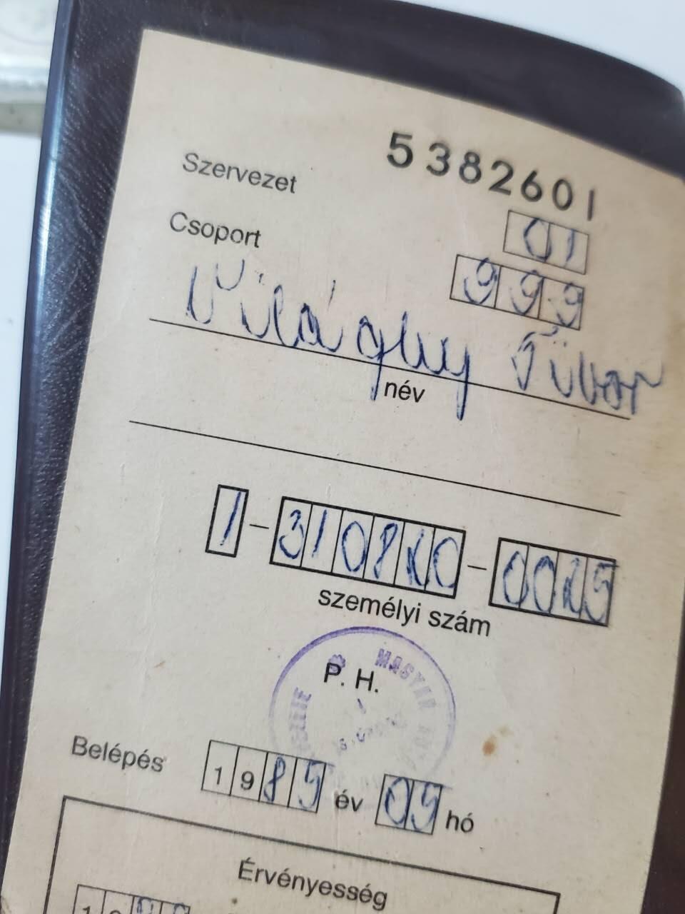 韵星假日拍卖第三十五期 -- Rimey Holidays Auction 34 匈牙利Vilaghy Tibor汽车与运输工具协会套证--带有人共时期证书 共和国时期登记证和证书 从1980人共到后面过渡时期和2004年 其中一本证带有共产时期匈牙利和后续垮台后共和国的证明 见证历史保存齐全