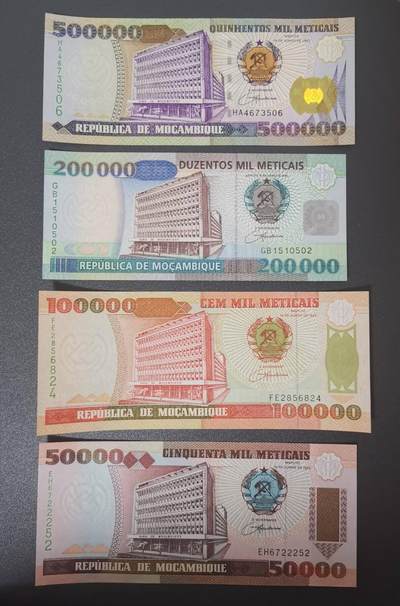 《艾美收藏》第227期-1.3周六外币黄金场-马年首拍 - 莫桑比克全套全新UNC