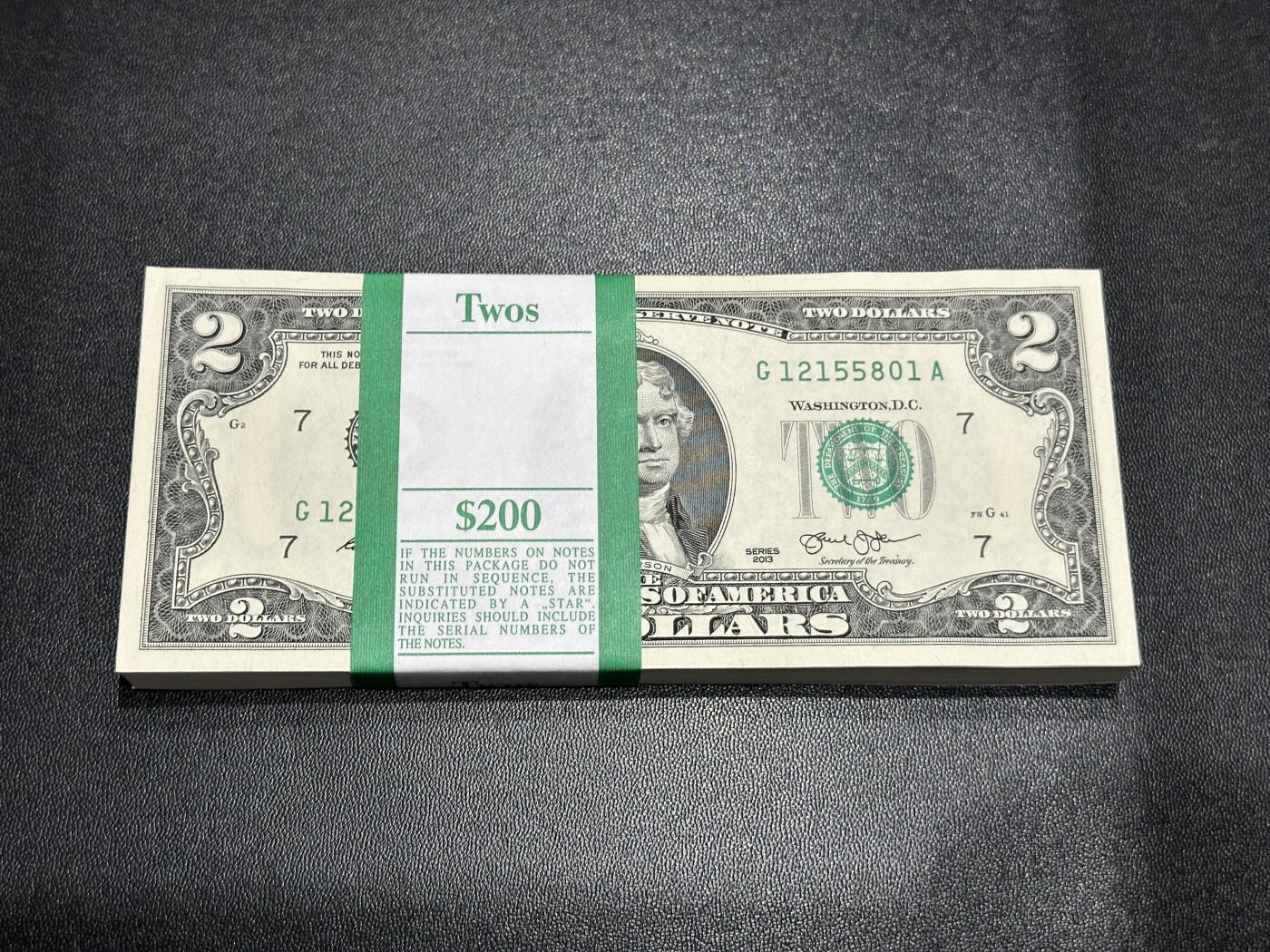 《外钞收藏家》第五百九十九期（畅拍场）（本平台长期征集拍品、欢迎藏友们联系合作） 2013年美国2美元 标准100连号 高位无47 尾801 全新