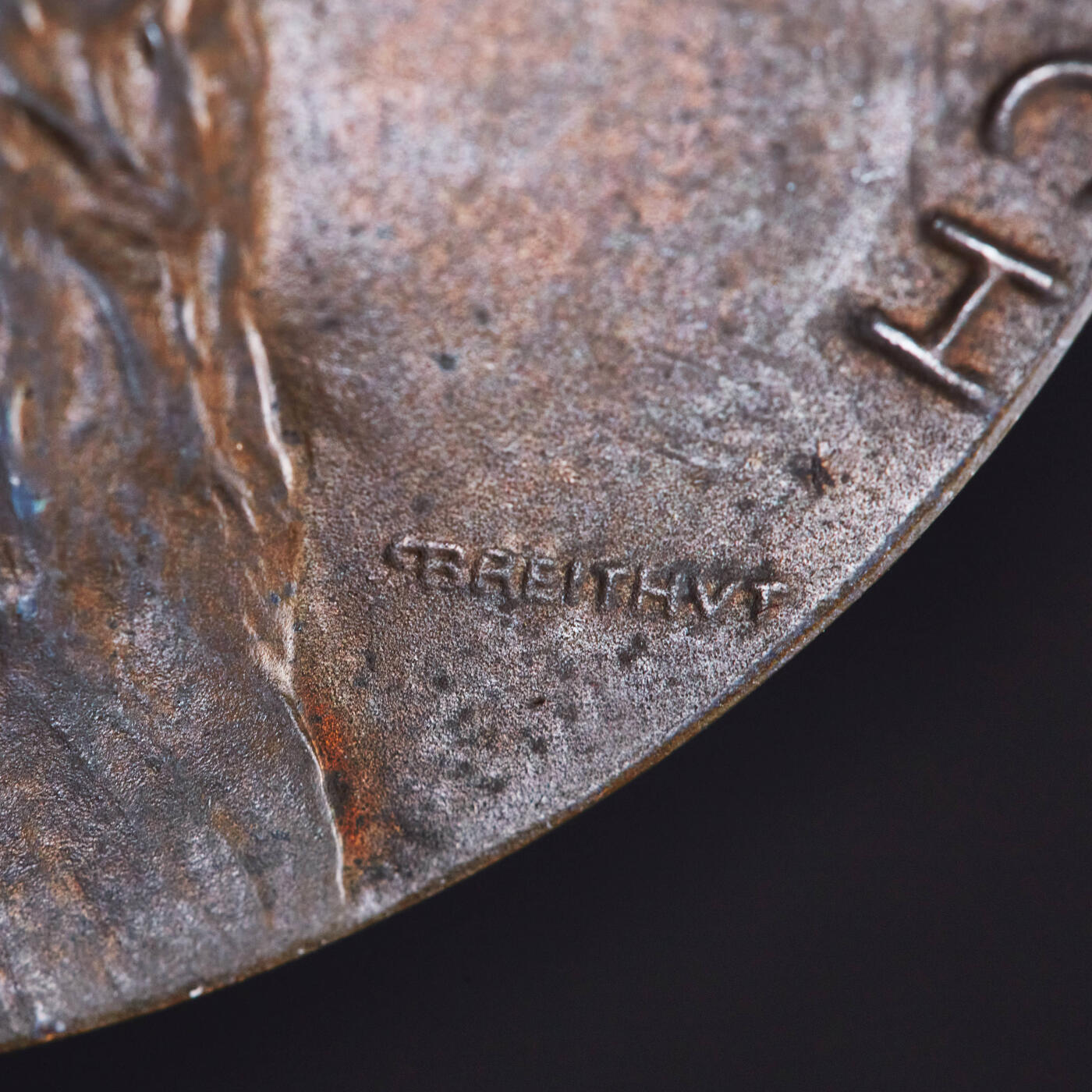 【俄甄集藏】2026年(046)01-07 星期三 晚 19:30 全场包邮 奥地利1900年纪念雕塑家卡斯帕·冯·祖姆布什70寿辰大铜章，背面为其代表作维也纳贝多芬纪念碑，直径：55mm，重量：74.35克