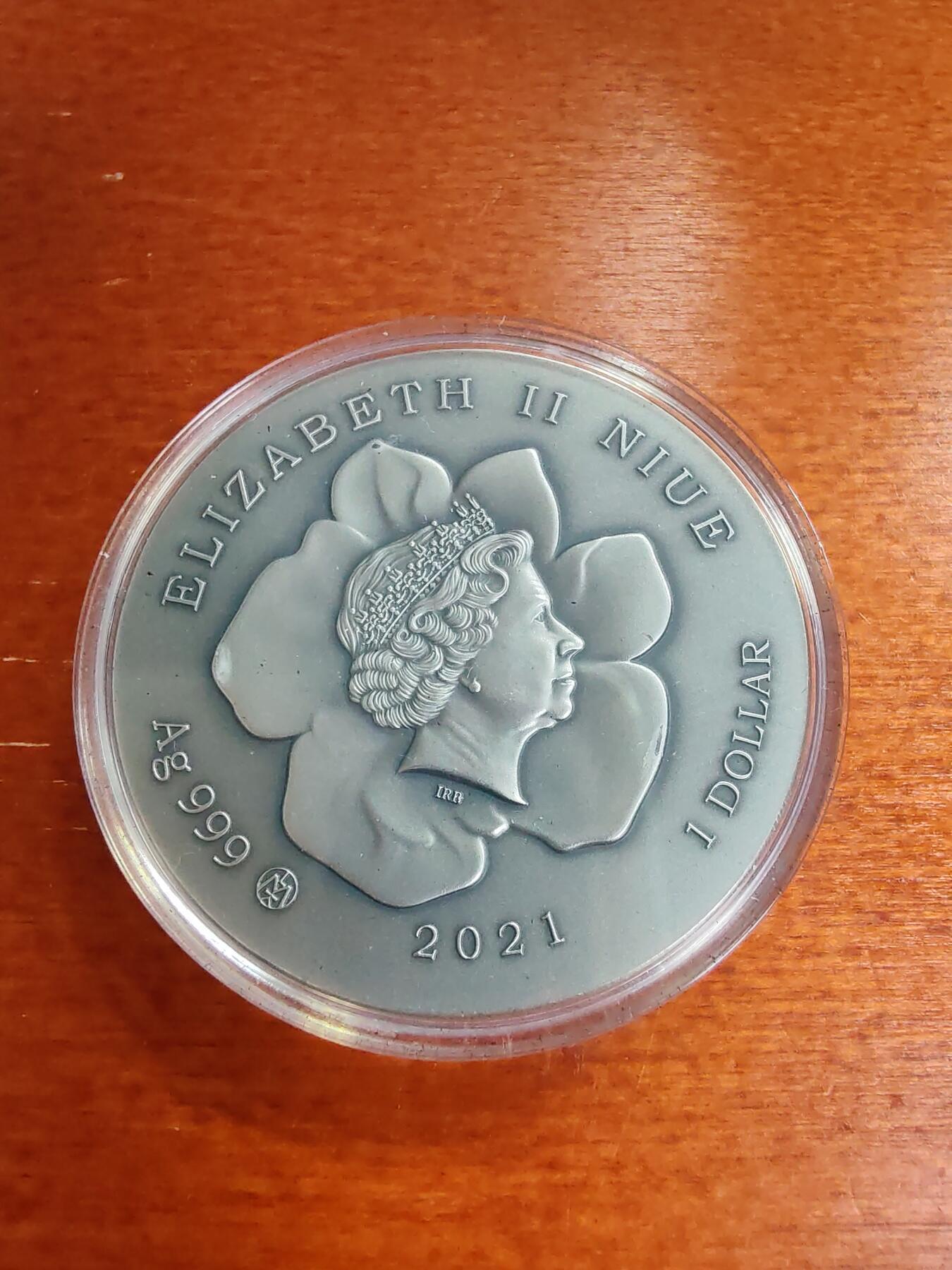 长老汇蛇年精选第九十一场拍卖 2021纽埃眼睛贴1元仿古彩色银币，1盎司999银，1000枚，立陶宛造币厂，旋彩桶盒