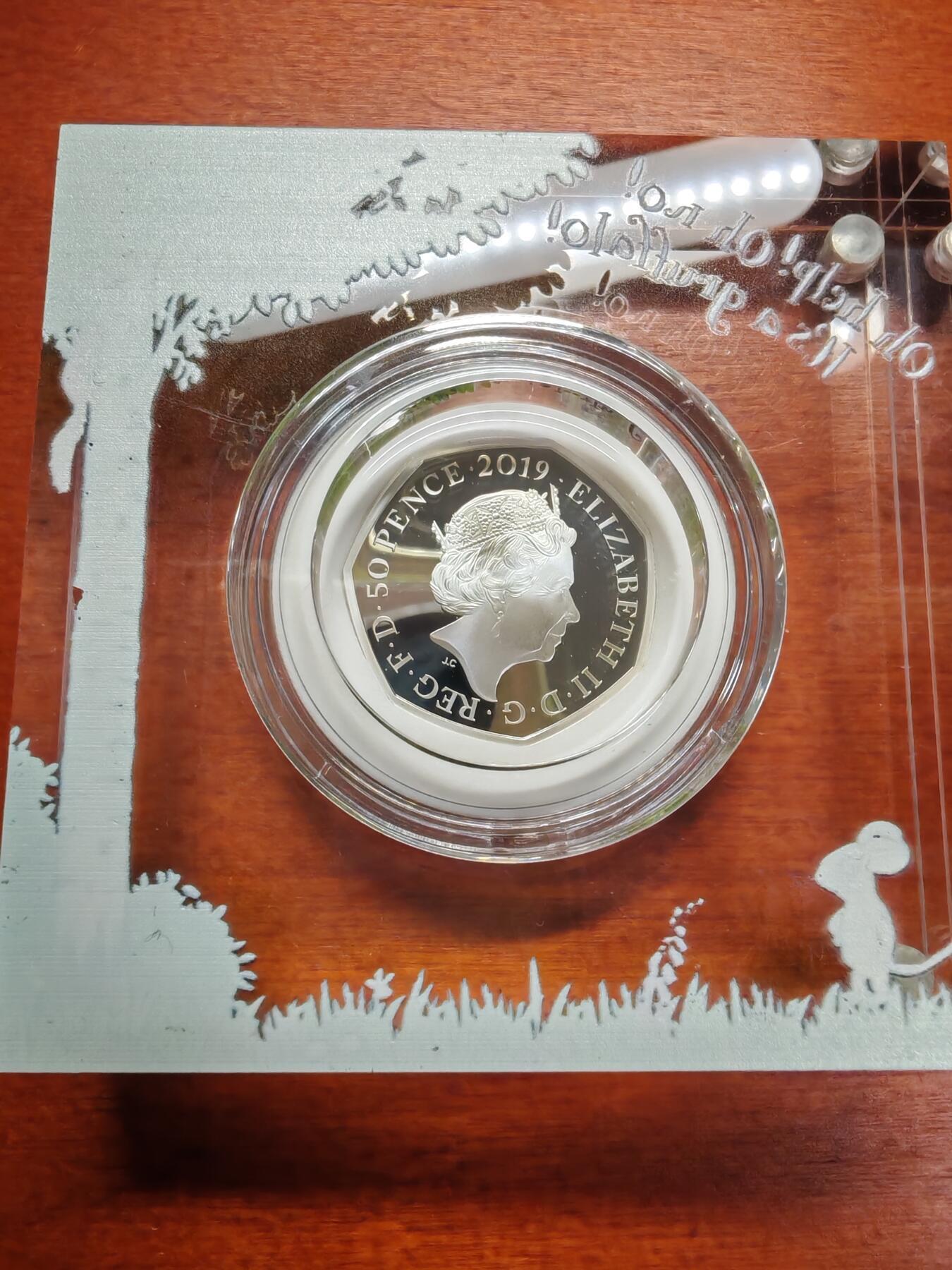 长老汇蛇年精选第九十一场拍卖 2019英国咕噜牛50便士彩色七边精制银币，盒证全，2.5万枚，市场价500元