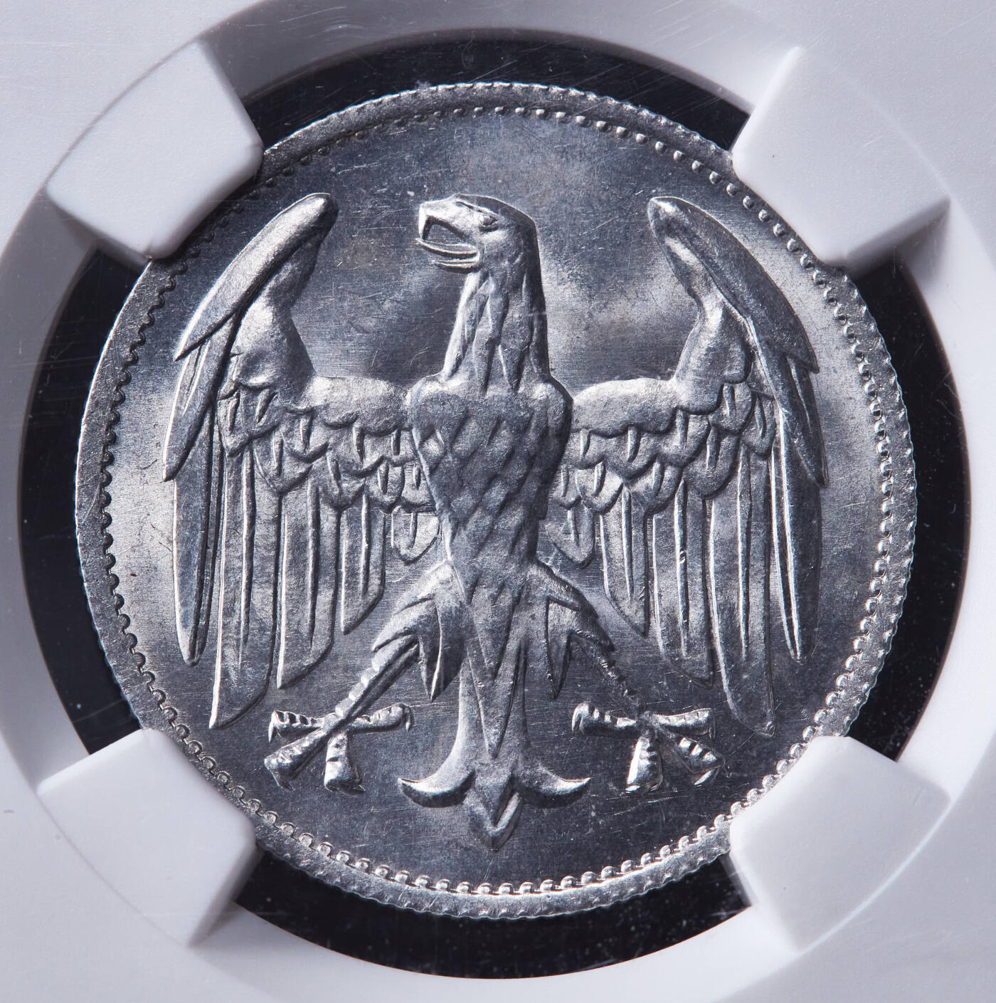 【俄甄集藏】2026年(046)01-07 星期三 晚 19:30 全场包邮 德国魏玛1922年A版3马克铝币，NGC MS65，转光品相