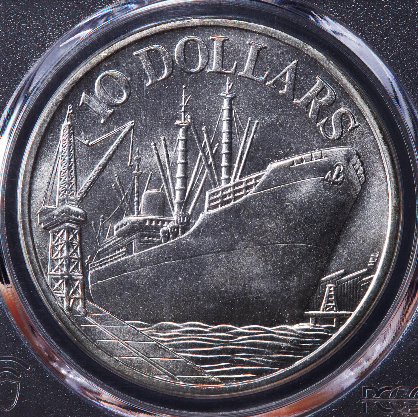 【俄甄集藏】2026年(046)01-07 星期三 晚 19:30 全场包邮 新加坡1975年轮船10元大银币，PCGS MS66，重31.1克，50%银，转光品相