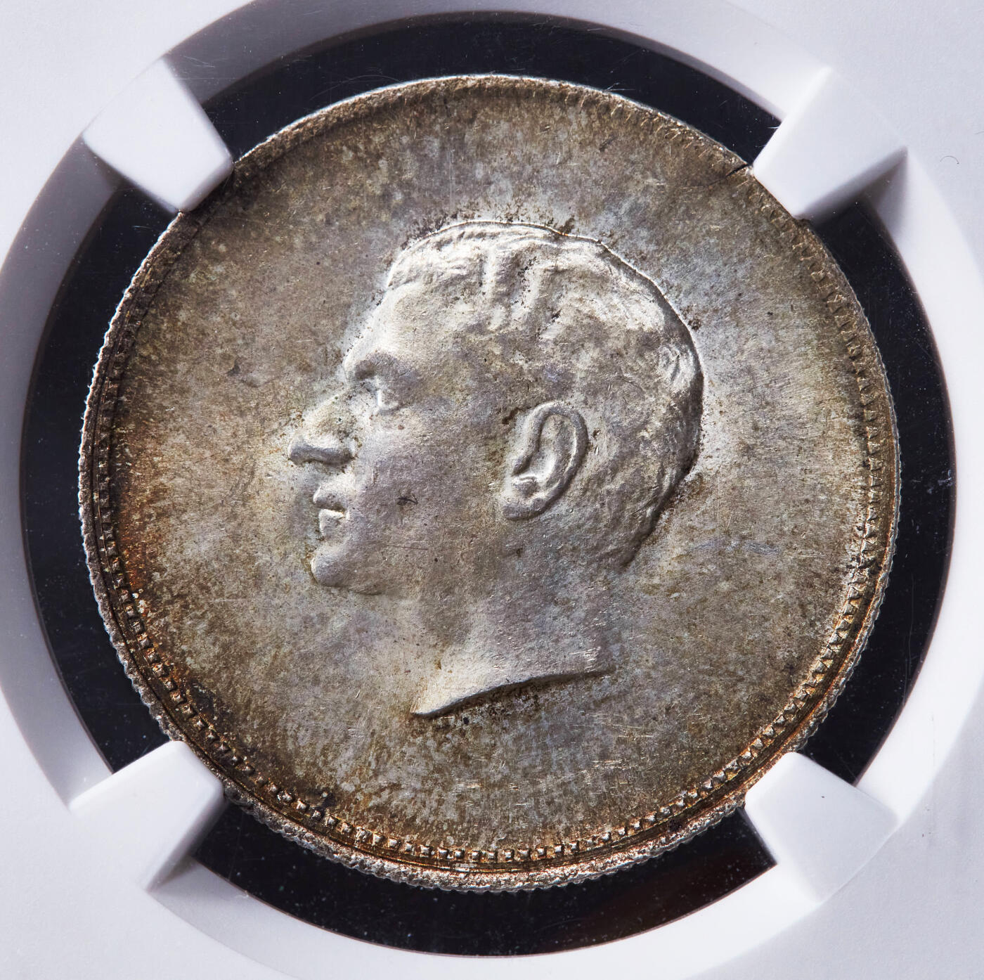 【俄甄集藏】2026年(046)01-07 星期三 晚 19:30 全场包邮 伊朗(SH1350)1971年穆罕默德·礼萨·巴列维纪念波斯王朝2500年银质纪念章，NGC MS63，少见品种，黄油五彩包浆，转光品相