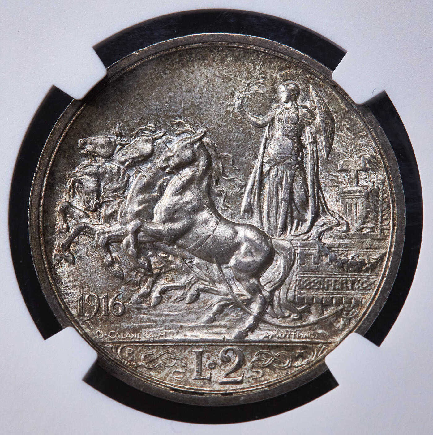 【俄甄集藏】2026年(046)01-07 星期三 晚 19:30 全场包邮 意大利1916年R版伊曼纽尔三世马车2里拉银币，NGC MS63，经典品种，黄油彩转光品相