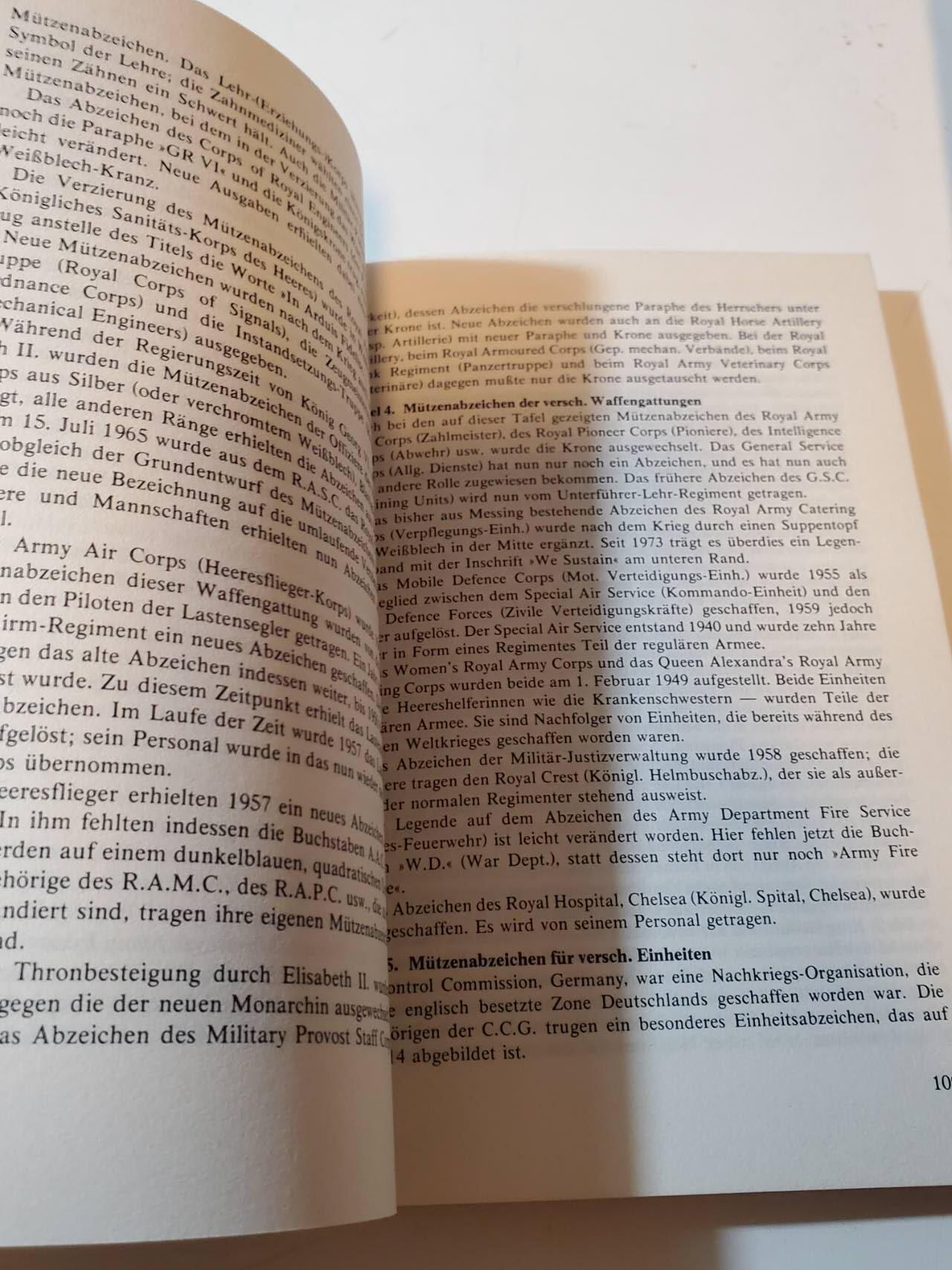 韵星假日拍卖第三十五期 -- Rimey Holidays Auction 34 「1945年后的证章」 主要介绍了1945年后德国和其他欧美国家的证章和军衔和其他配件 彩图铜版纸印刷收录齐全 有脱页但无缺页 可自行重新装订和粘贴