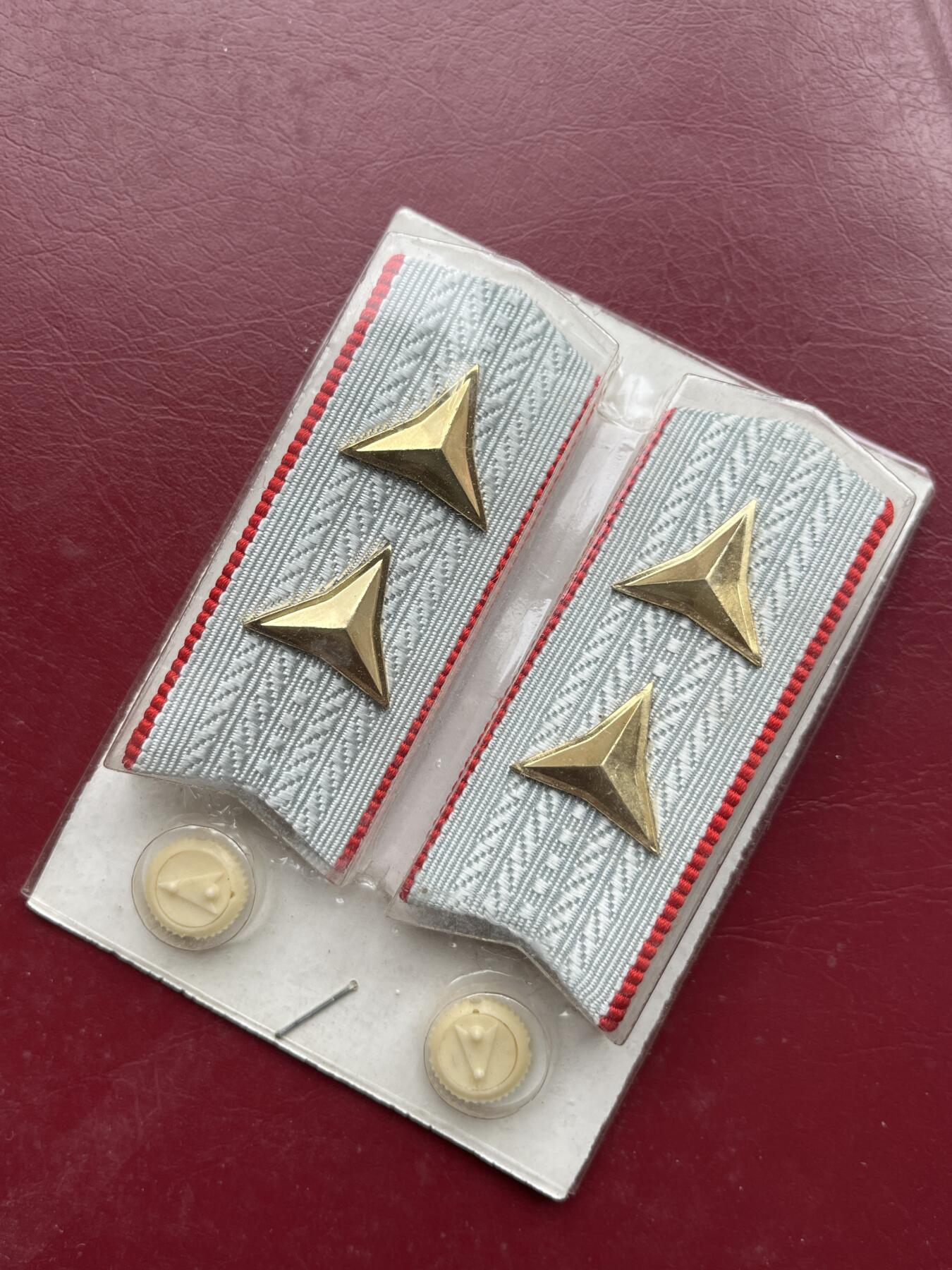 八九十年代朝鲜刺绣丝织章专场拍卖 朝鲜社会主义国家苏式原始状态丝织章