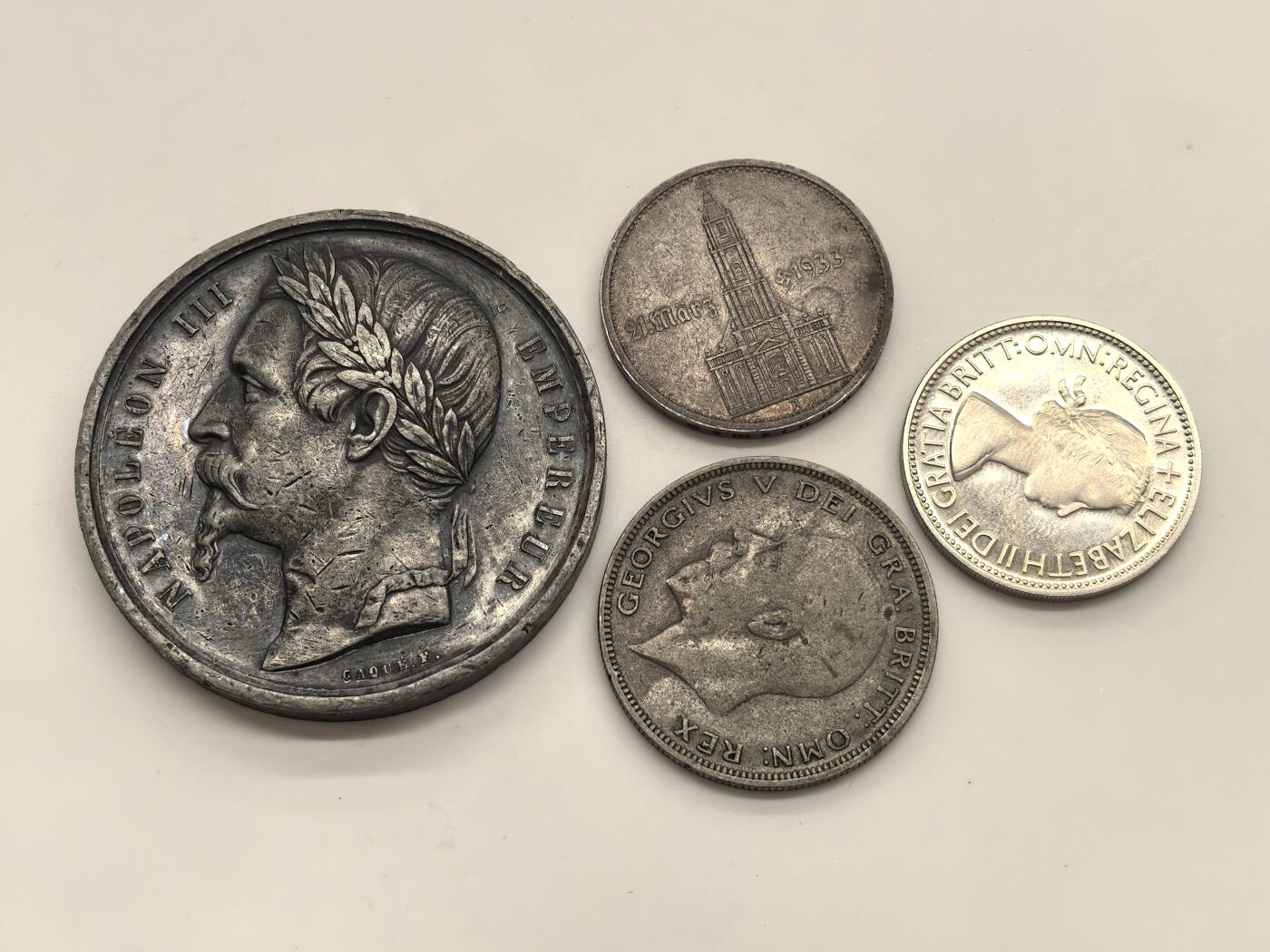 博洋堂“岁启嘉年”2026新年精品大拍专场暨第155期（全场包邮） 银币及章一组，其中章50mm、56g，未见边铭