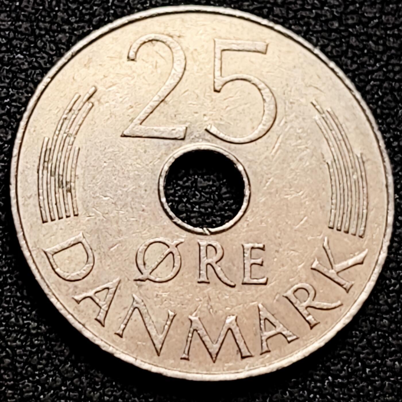 泉币菌-第160场-新年第三场 精品福利场  丹麦25欧尔圆孔异形币 直径23mm 1978年
