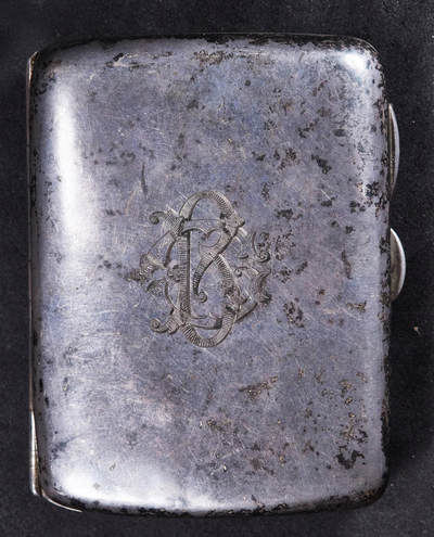 【俄甄集藏】2026年(046)01-07 星期三 晚 19:30 全场包邮 - 英国伯明翰1919年霍顿与奥尔迪制银公司出品内镀金古董银烟盒，长：86mm，宽：68mm，厚：20mm，重量：118.68克，内有铭文