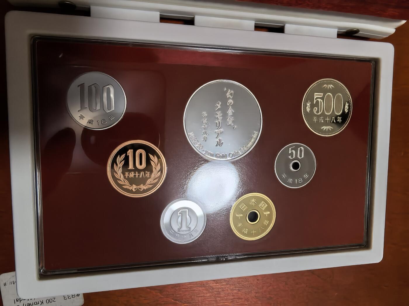 长老汇蛇年精选第九十一场拍卖 2006日本20日元金币6枚套精制币，盒证全，含1枚镀金银章，克书140美金