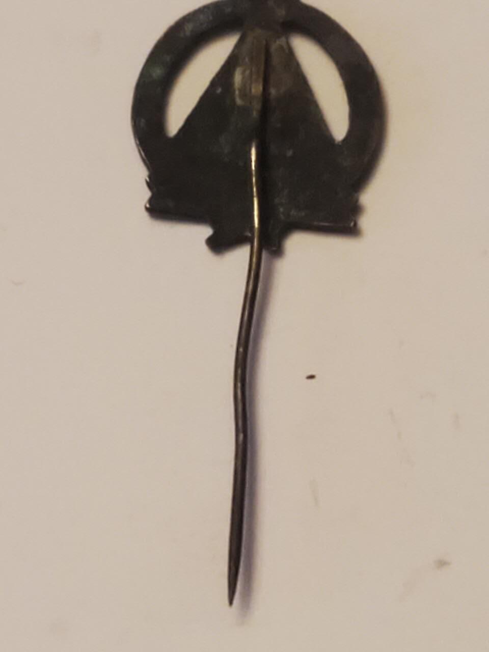 韵星假日拍卖第三十五期 -- Rimey Holidays Auction 34 匈牙利人民共和国拉克西时期农业食物第一版证章插针