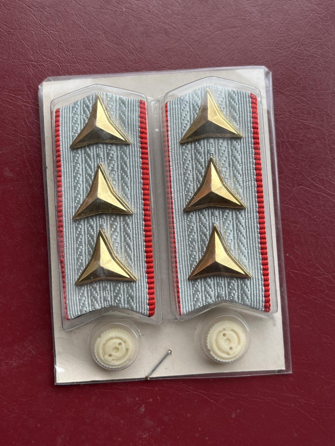 八九十年代朝鲜刺绣丝织章专场拍卖 朝鲜社会主义国家苏式原始状态丝织章5