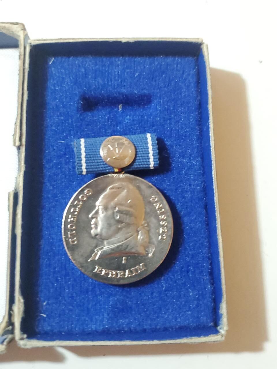 韵星假日拍卖第三十五期 -- Rimey Holidays Auction 34 民主德国银级莱辛奖章 铜镀银 带原盒