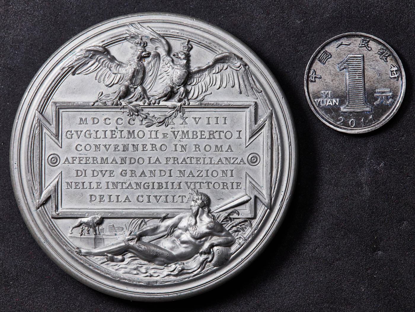 【俄甄集藏】2026年(046)01-07 星期三 晚 19:30 全场包邮 意大利1888年纪念德意同盟翁贝托一世与威廉二世罗马会面白色金属纪念章，直径：70mm，重量：124.1克，斯蒂法诺·约翰森作品，高浮雕，名誉品种