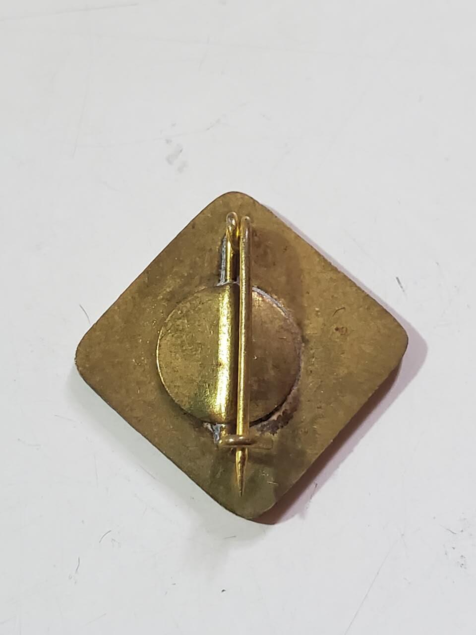 韵星假日拍卖第三十五期 -- Rimey Holidays Auction 34 匈牙利人民共和国1964东京奥运会代表团证章 给运动员和工作人员版本 铜珐琅 保存完好 少见