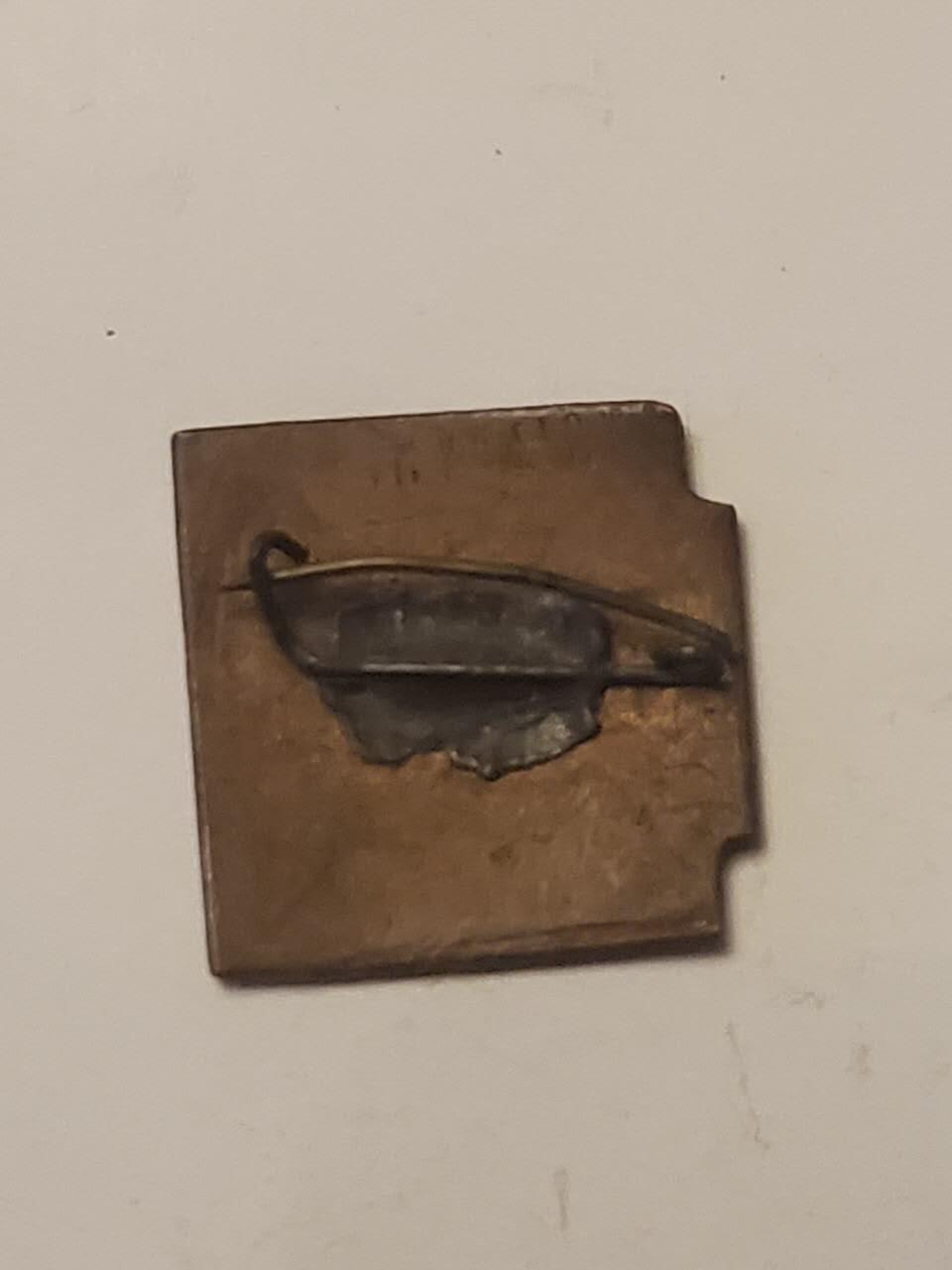 韵星假日拍卖第三十五期 -- Rimey Holidays Auction 34 匈牙利人民共和国DIENES LÁSZLÓ学校1966共产主义时期校徽 热珐琅