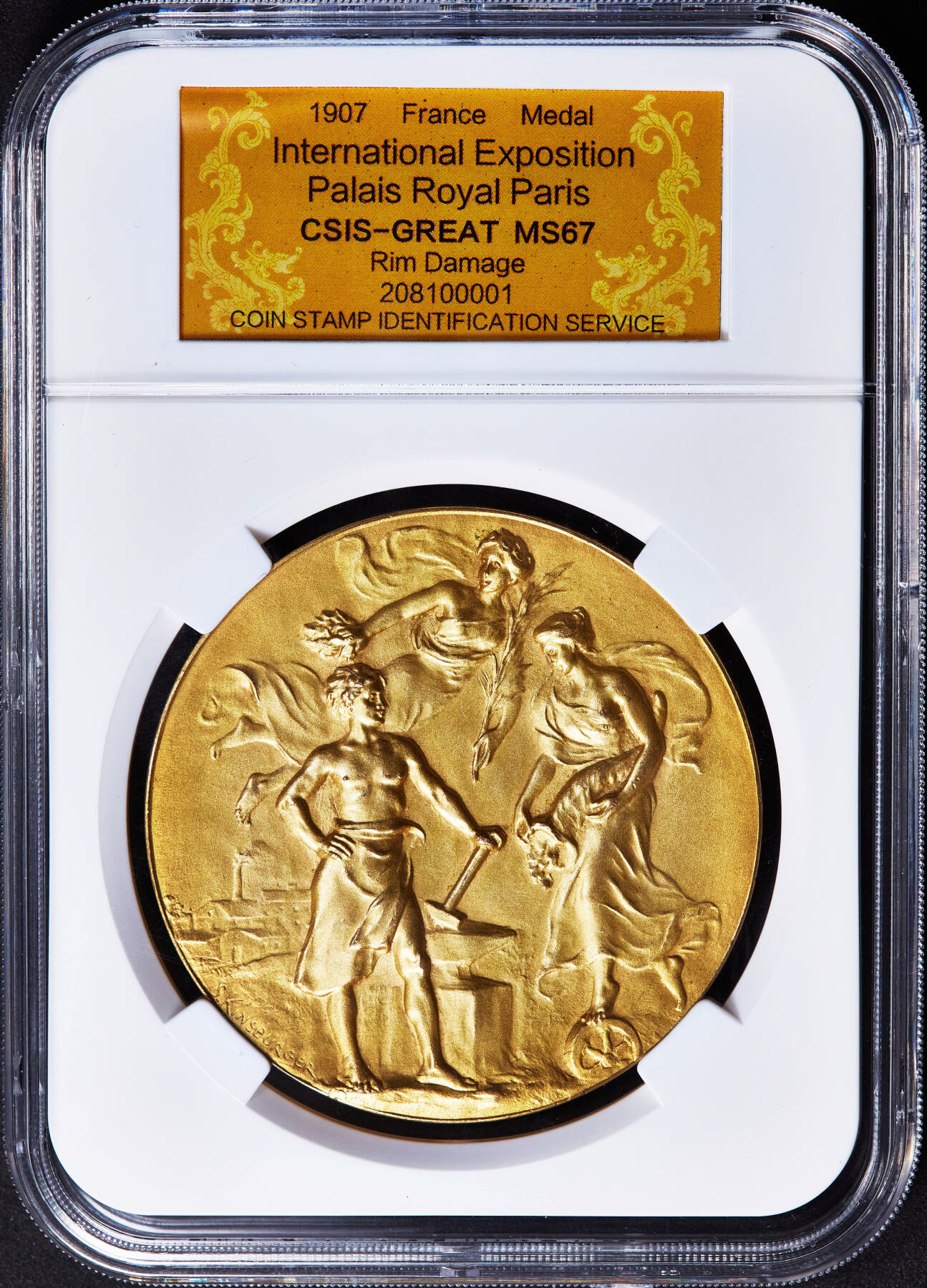 【俄甄集藏】2026年(046)01-07 星期三 晚 19:30 全场包邮 法国1907年新艺术运动时期纪念巴黎皇家宫殿国际博览会镀金大铜章，信泰 MS67，设计精美，金水足，直径：57mm