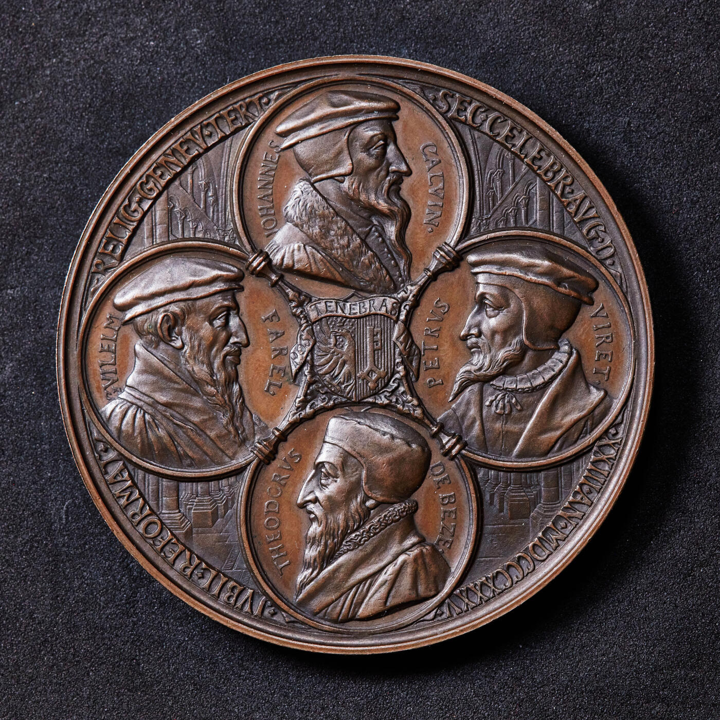 【俄甄集藏】2026年(046)01-07 星期三 晚 19:30 全场包邮 瑞士1835年纪念日内瓦宗教改革300周年大铜章，直径：62mm，重量：91.17克，巧克力包浆，设计精美