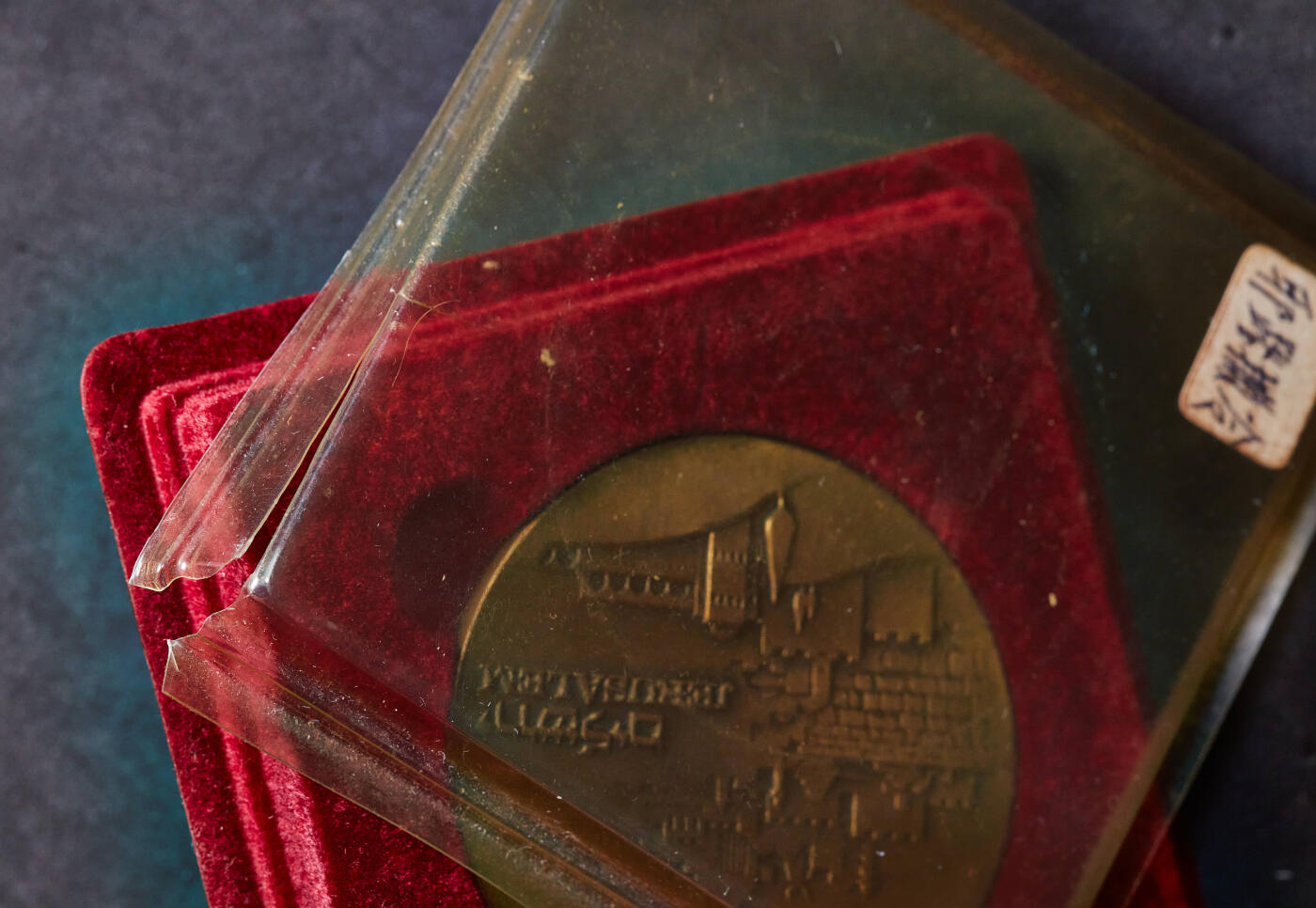 【俄甄集藏】2026年(046)01-07 星期三 晚 19:30 全场包邮 以色列1970年代发型耶路撒冷圣城城市景观纪念大铜章，直径：58mm，重量：82.6克，外盒有老化破损