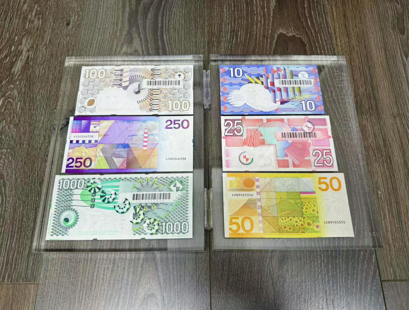 《外钞收藏家》第五百九十九期（畅拍场）（本平台长期征集拍品、欢迎藏友们联系合作） 荷兰10-1000盾 6张一起 精美封装摆件 脚链可正常使用 有点小裂