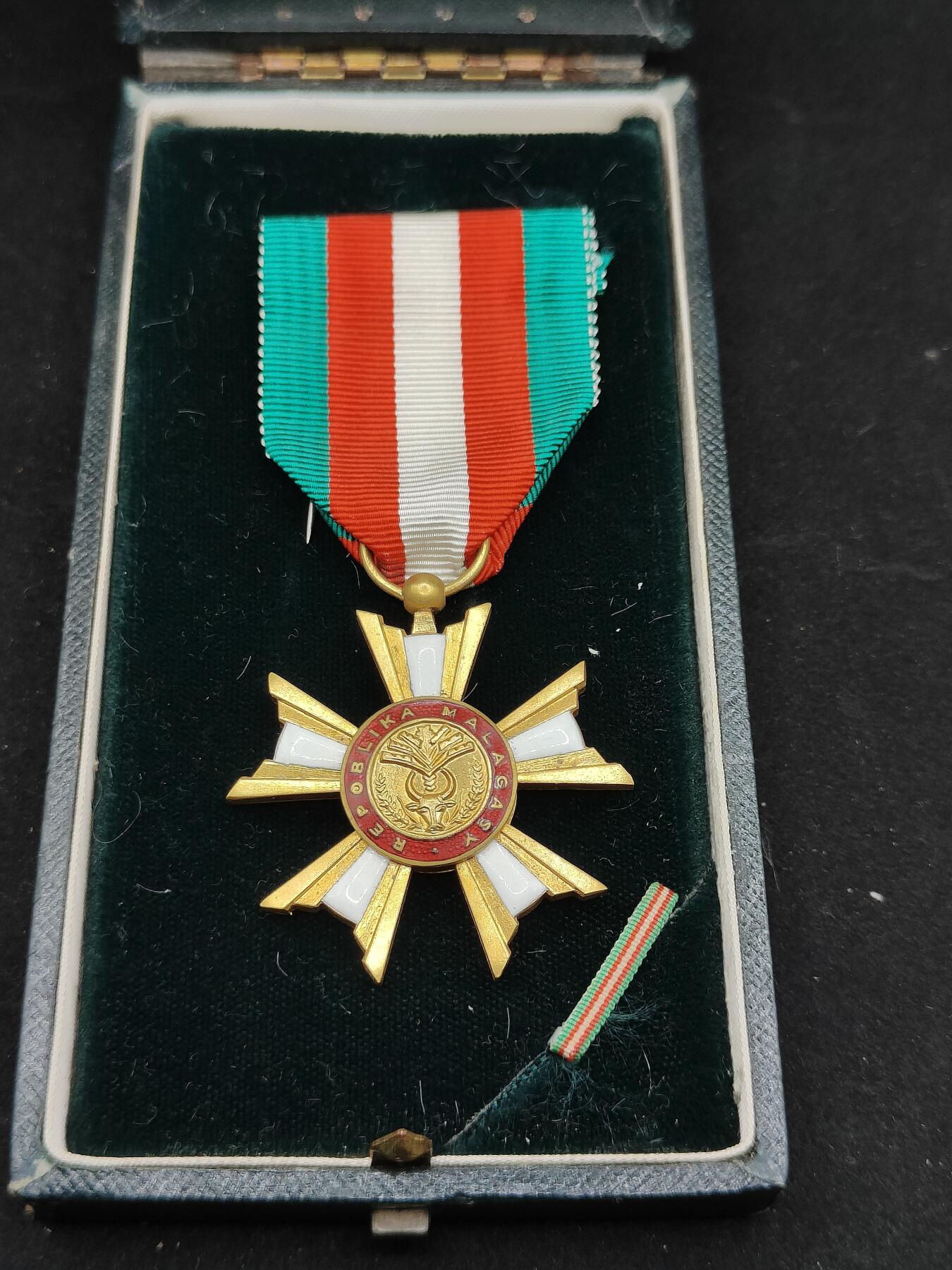 0元起拍勋章 第322期 咸鱼国勋章拍卖专场 1月4日（周日）下午6：00开始 马达加斯加 国家功绩勋章 法国亚瑟贝特朗代工