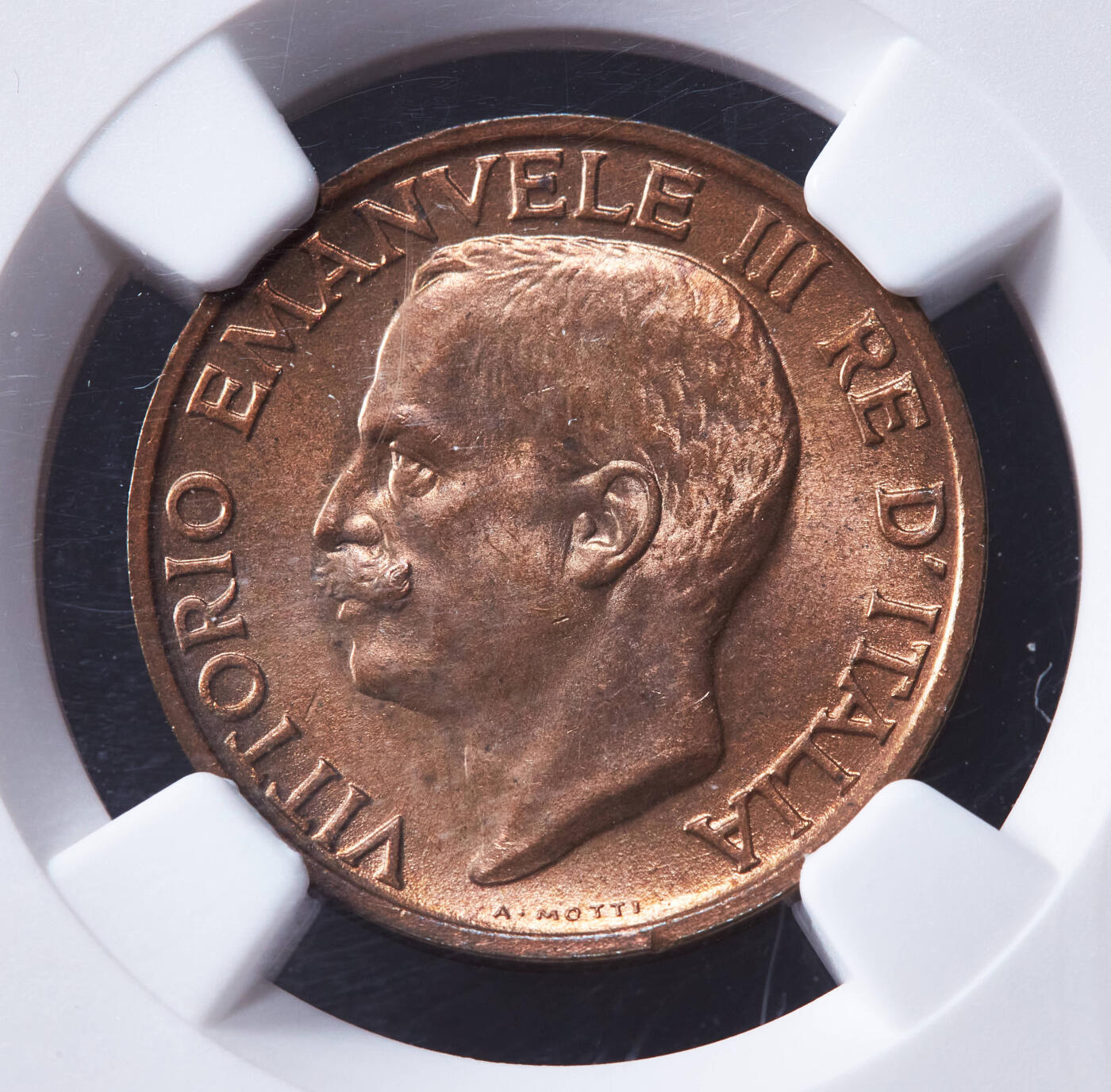 【俄甄集藏】2026年(046)01-07 星期三 晚 19:30 全场包邮 意大利1920年R版伊曼纽尔三世蜜蜂10分铜币，NGC MS65RB，原铜光闪闪，转光品相，钱币史上十分经典的设计，热门品种