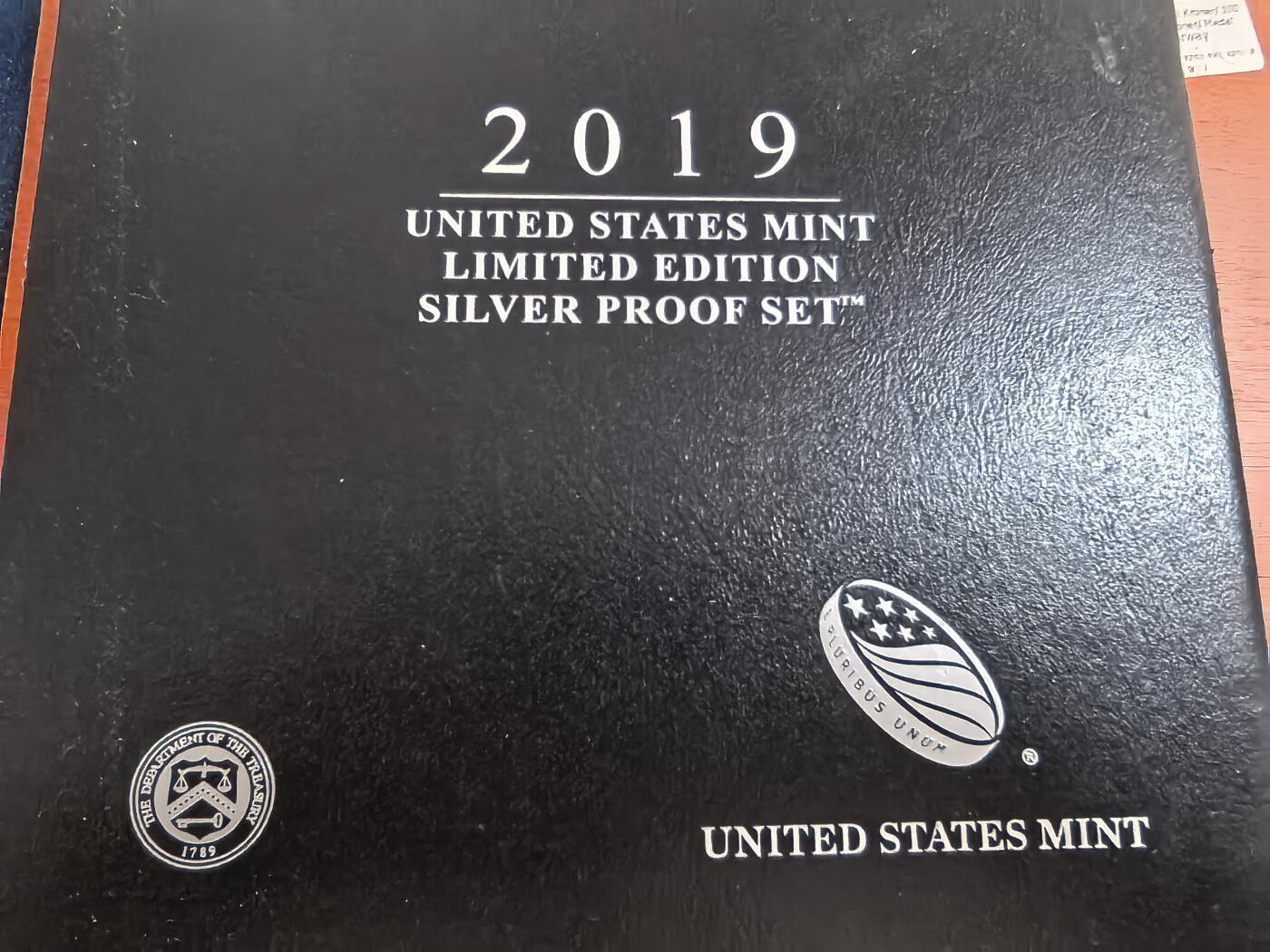 长老汇蛇年精选第九十一场拍卖 2019美国8枚精制银套币，78克多999银，盒证全，含行走女神，少见