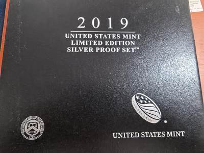 长老汇蛇年精选第九十一场拍卖 - 2019美国8枚精制银套币，78克多999银，盒证全，含行走女神，少见