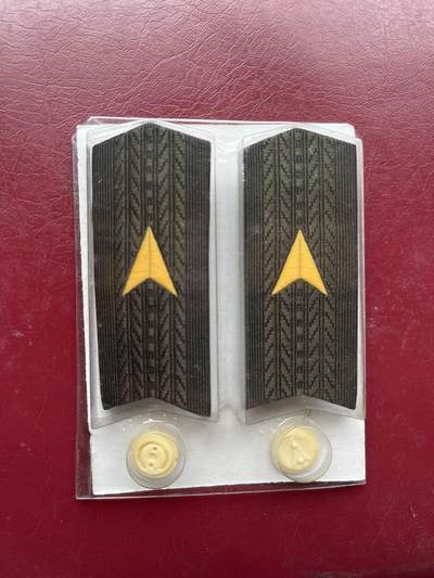 八九十年代朝鲜刺绣丝织章专场拍卖 - 九十年代朝鲜社会主义国家苏式原始状态丝织章