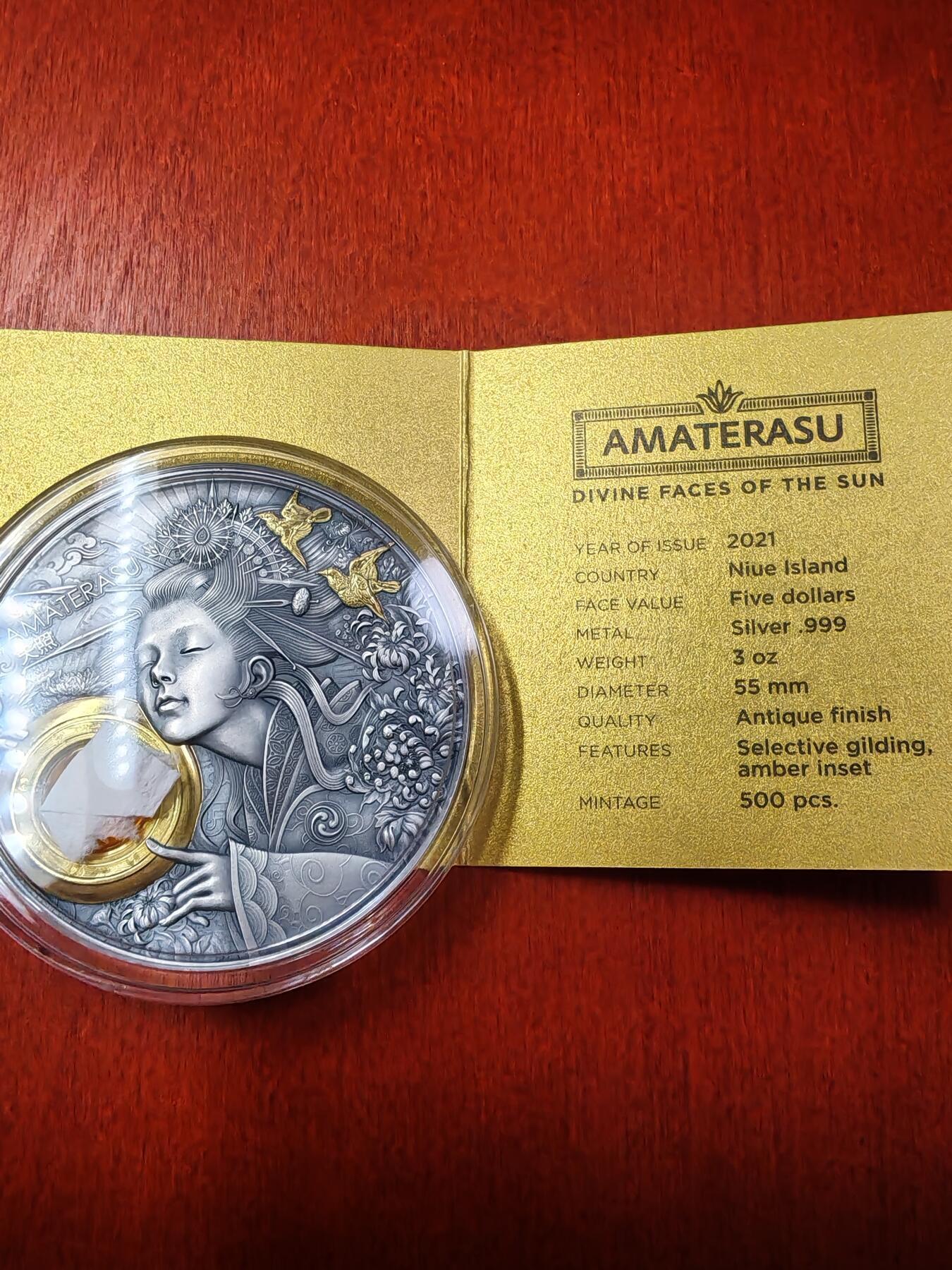 长老汇蛇年精选第九十一场拍卖 2021纽埃世界太阳神系列之日本天照神5元仿古部分镀金镶嵌琥珀银币，3盎司999，盒证全，500枚，该系列目前这枚最贵