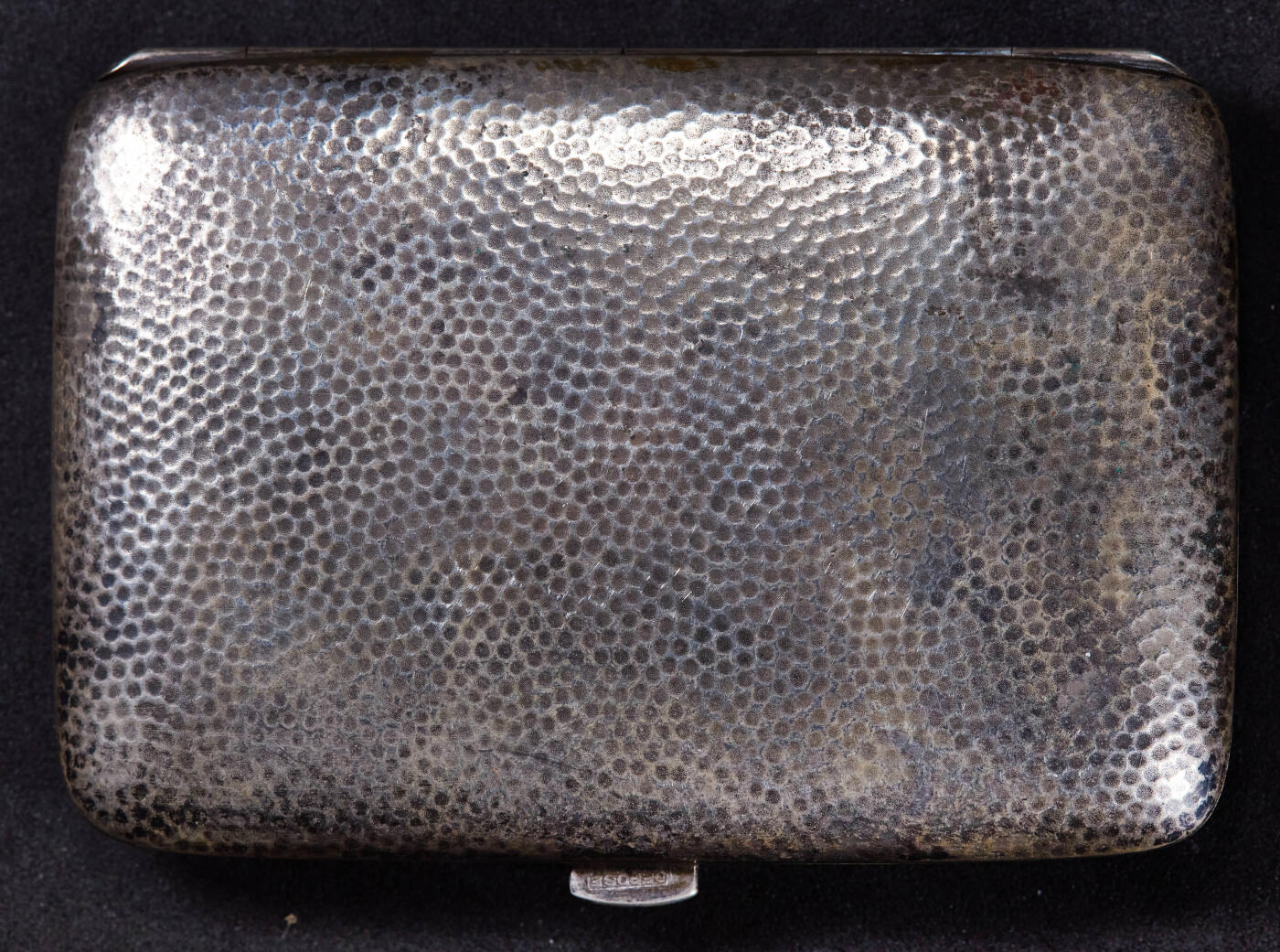 【俄甄集藏】2026年(046)01-07 星期三 晚 19:30 全场包邮 德国1909年内镀金古董银烟盒，长：85mm，宽：60mm，厚：13mm，重量：65.53克，内有铭文