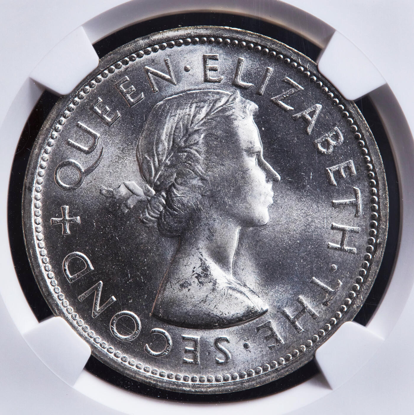 【俄甄集藏】2026年(046)01-07 星期三 晚 19:30 全场包邮 英属南罗德西亚1953年伊丽莎白二世纪念殖民者、金融家、政治家塞西尔·约翰·罗兹诞辰百年1克朗大银币，NGC MS64，经典品种，重28.28克，50%银