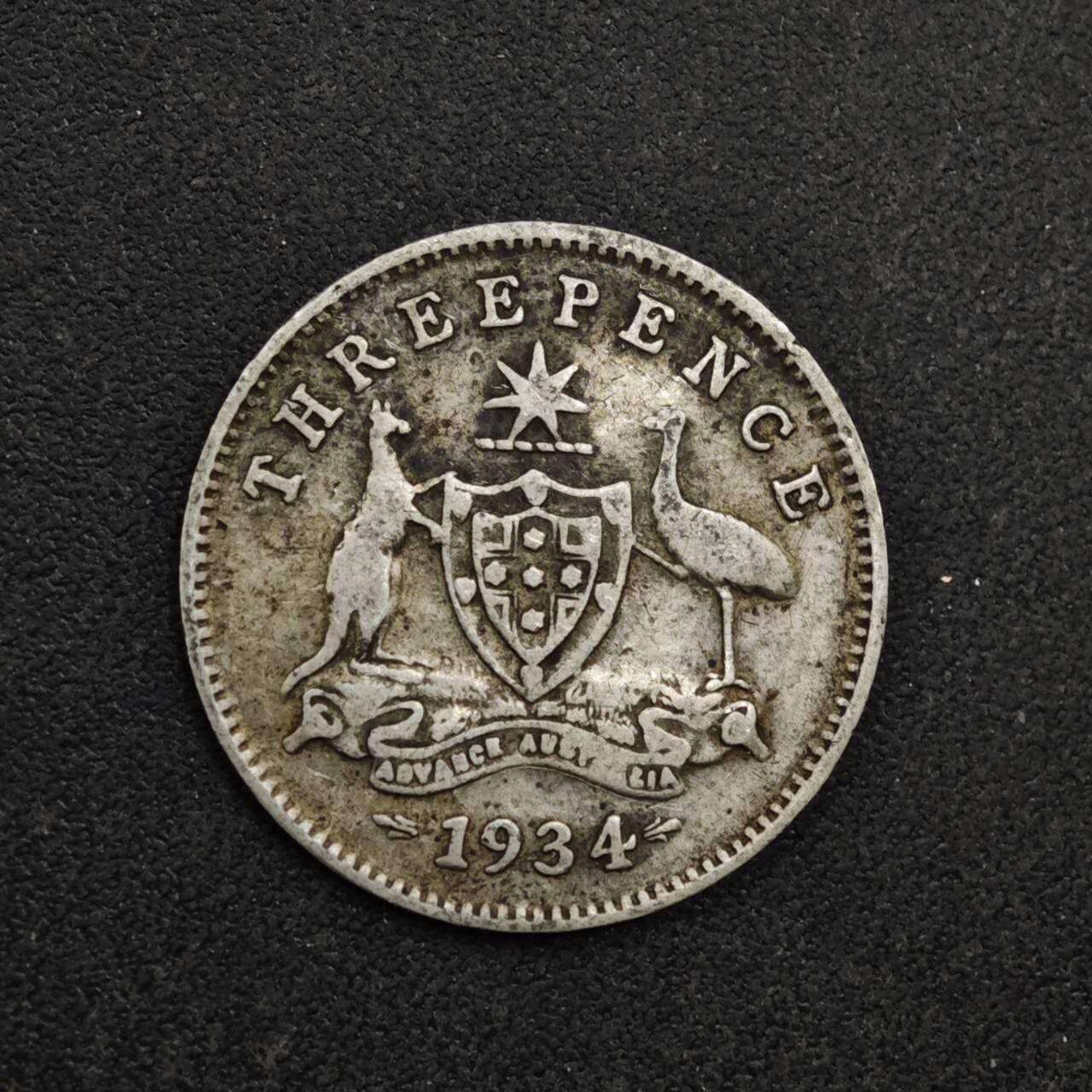 【淘币小摊】限时拍第八百三十九拍  散币银币场  满百包邮可预留两周  周一统一发货  澳大利亚1934年乔治五世3便士银币参考银价21