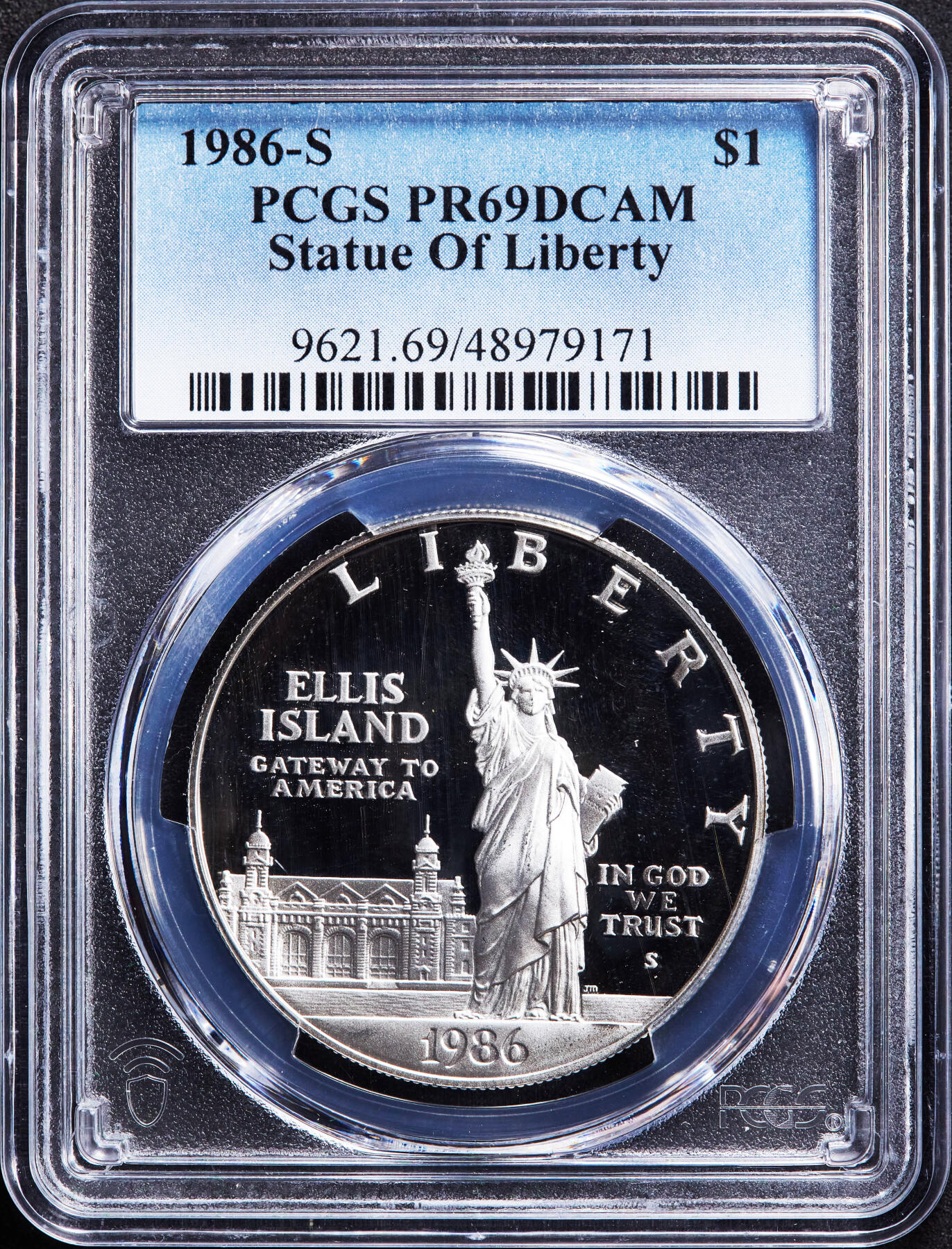 【俄甄集藏】2026年(046)01-07 星期三 晚 19:30 全场包邮 美国1986年S版自由女神1美元精制大银币，PCGS PR69DC，重26.73克，90%银