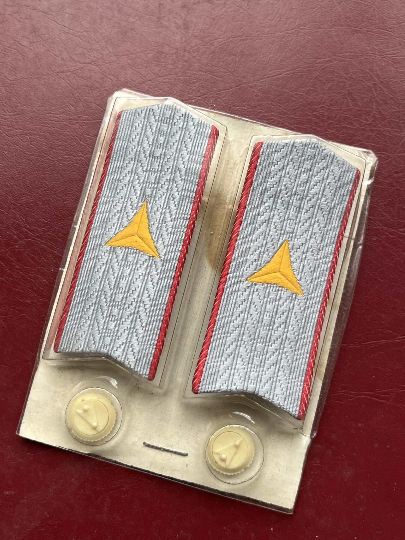 八九十年代朝鲜刺绣丝织章专场拍卖 朝鲜原始状态章5