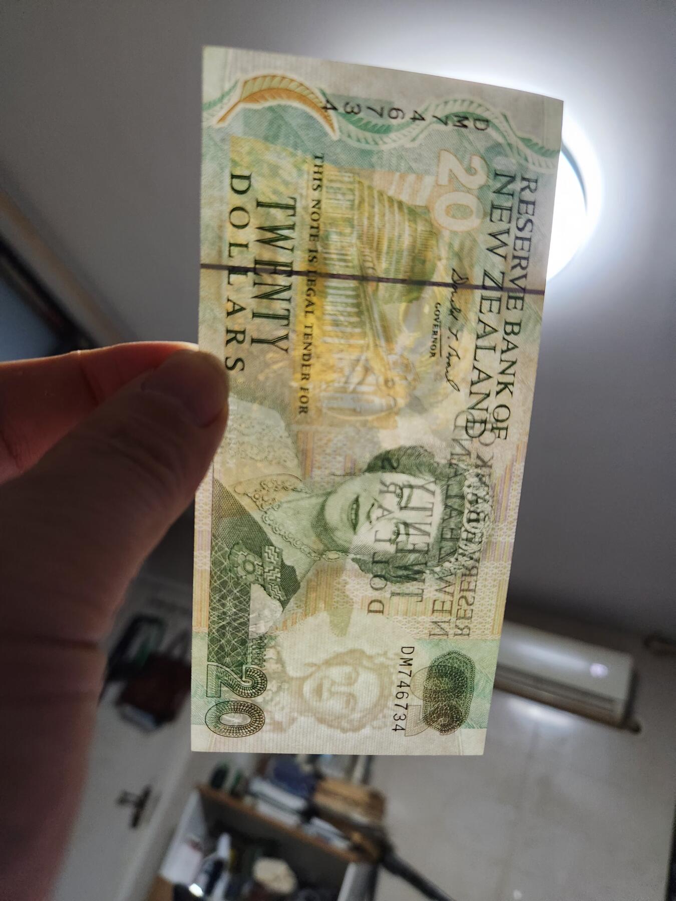 1月2号晚上8点 外国纸币自动截拍第78场 新西兰20元几乎全新