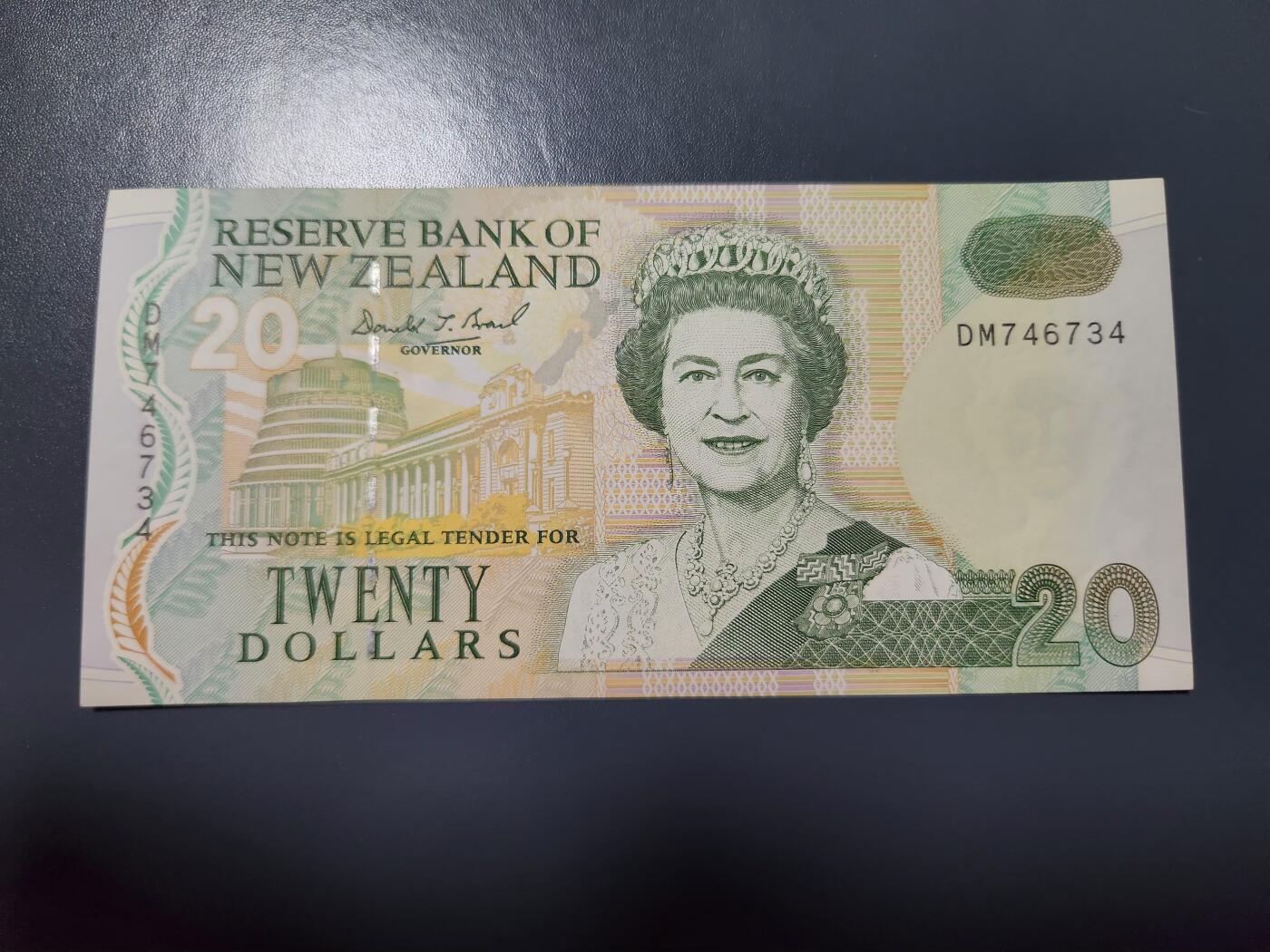 1月2号晚上8点 外国纸币自动截拍第78场 新西兰20元几乎全新