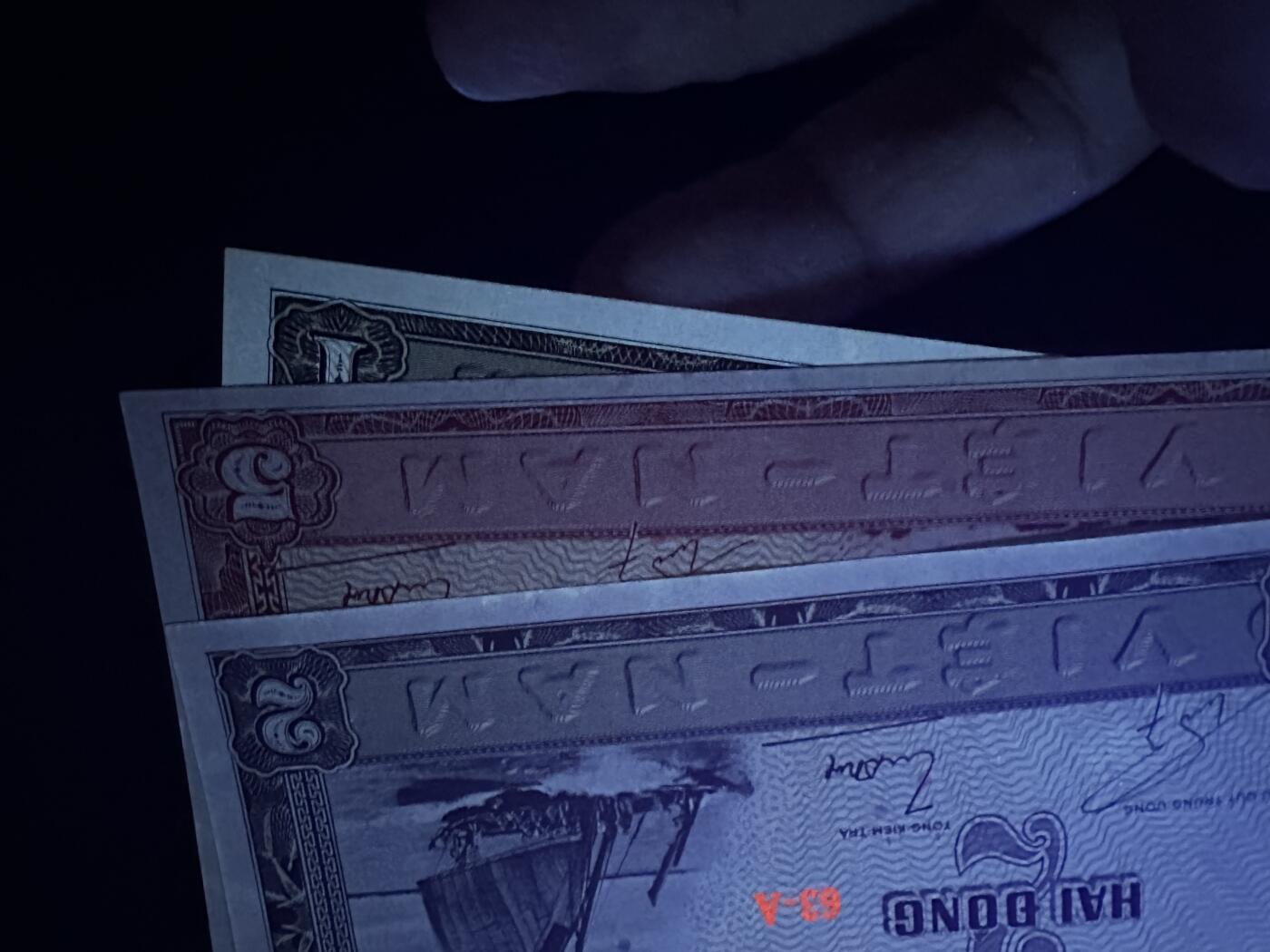 《外钞收藏家》第五百九十九期（畅拍场）（本平台长期征集拍品、欢迎藏友们联系合作） 1955年越南1、2、5盾 3张一起 全新不绝 轻微瑕疵