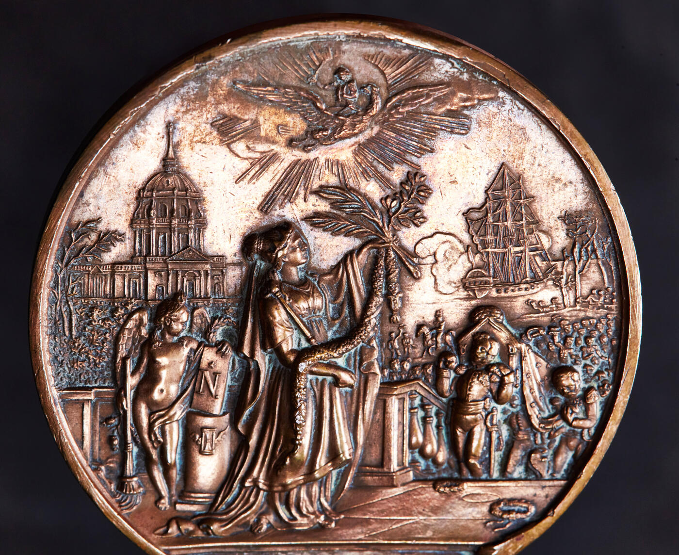 【俄甄集藏】2026年(046)01-07 星期三 晚 19:30 全场包邮 法国1830年拿破仑一世头像纪念路易十八恢复拿破仑历史地位高浮雕大铜章，直径：52mm，重量：73.73克，设计精美