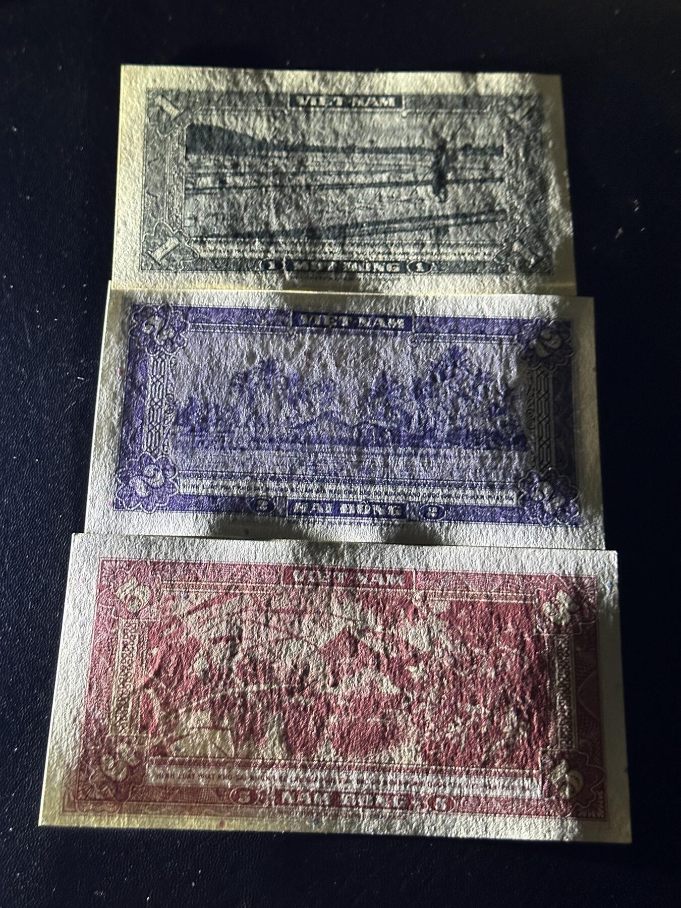 《外钞收藏家》第五百九十九期（畅拍场）（本平台长期征集拍品、欢迎藏友们联系合作） 1955年越南1、2、5盾 3张一起 全新不绝 轻微瑕疵