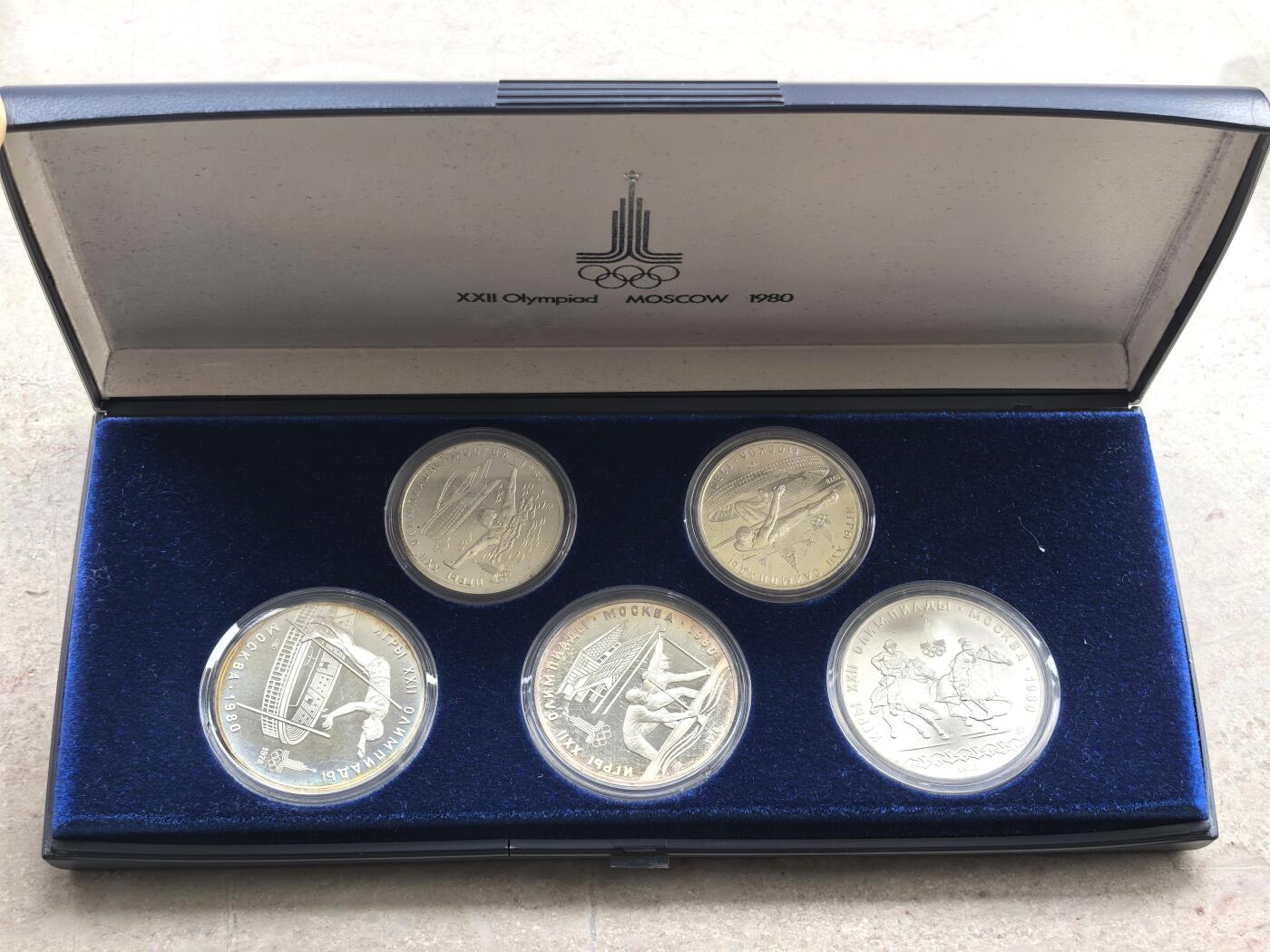 博洋堂“岁启嘉年”2026新年精品大拍专场暨第155期（全场包邮） 前苏联1980年莫斯科夏季奥运会纪念大银币第三组，涵盖撑杆跳、皮划艇、马术、游泳等四项比赛形式，完全未流通状态。10卢布大银币三枚33 .4g*3=100.2g、5卢布银币两枚16.7 g*2=33.4g，133.6g，965银